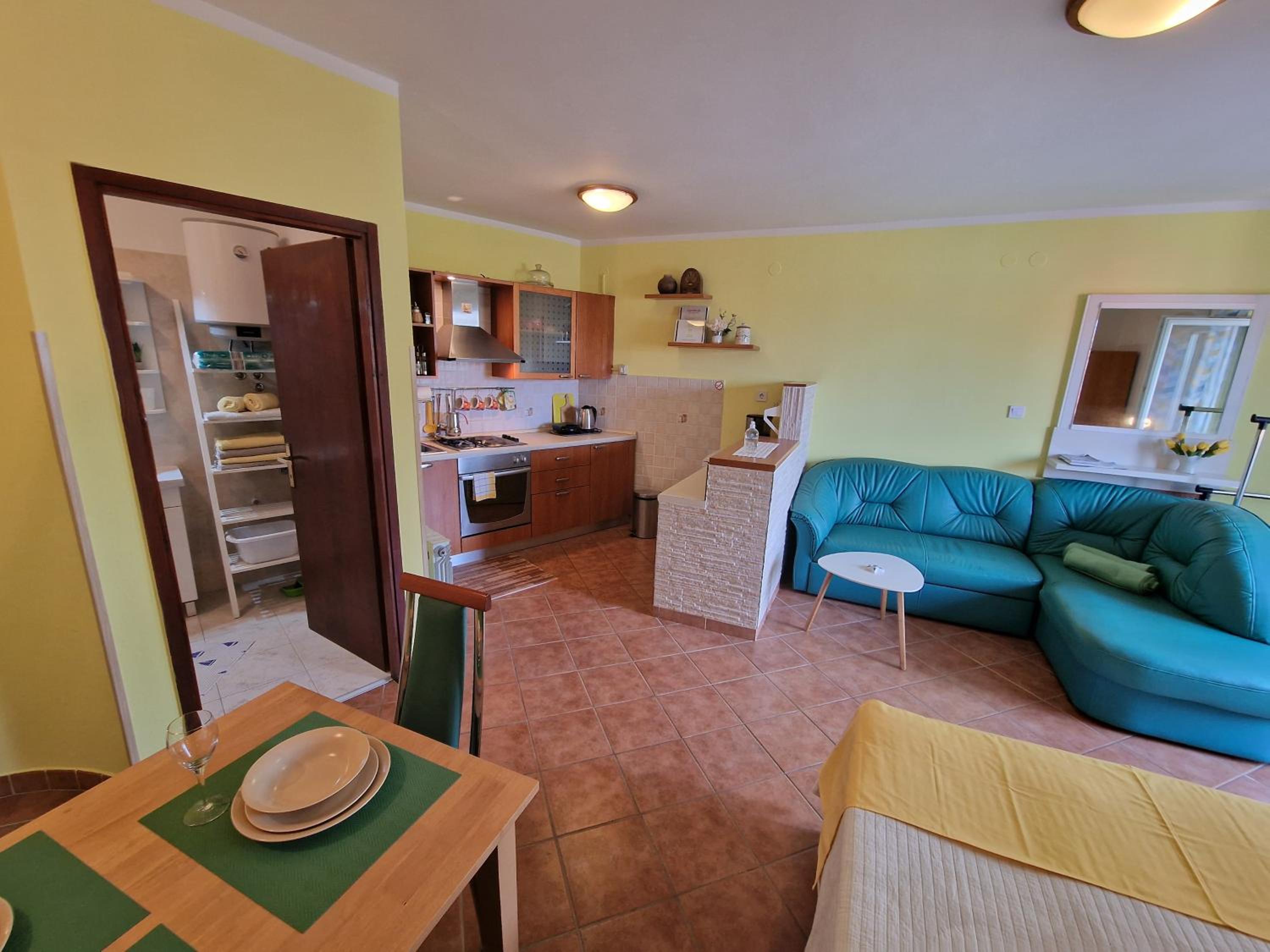 Studio Apartment with Balcony and Sea View