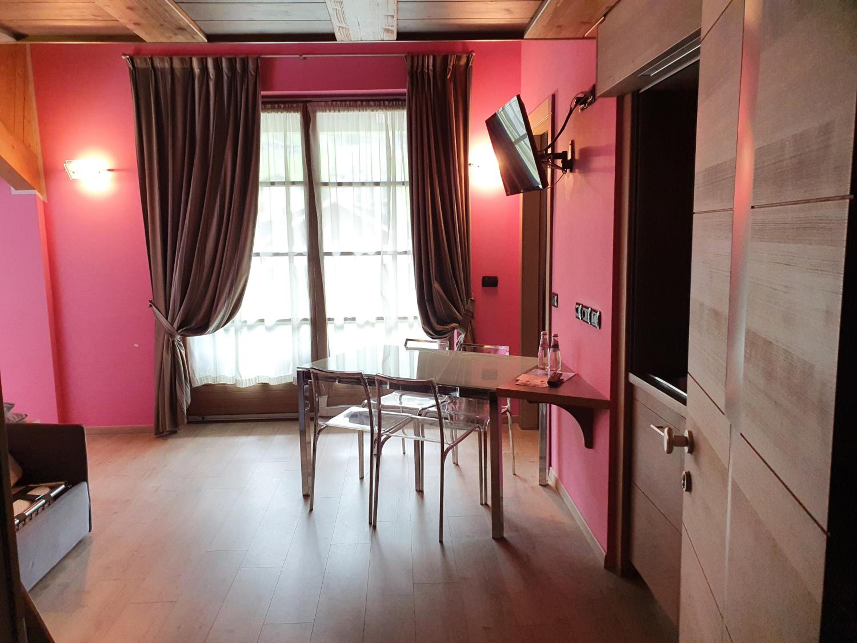Suite (6 Adults)