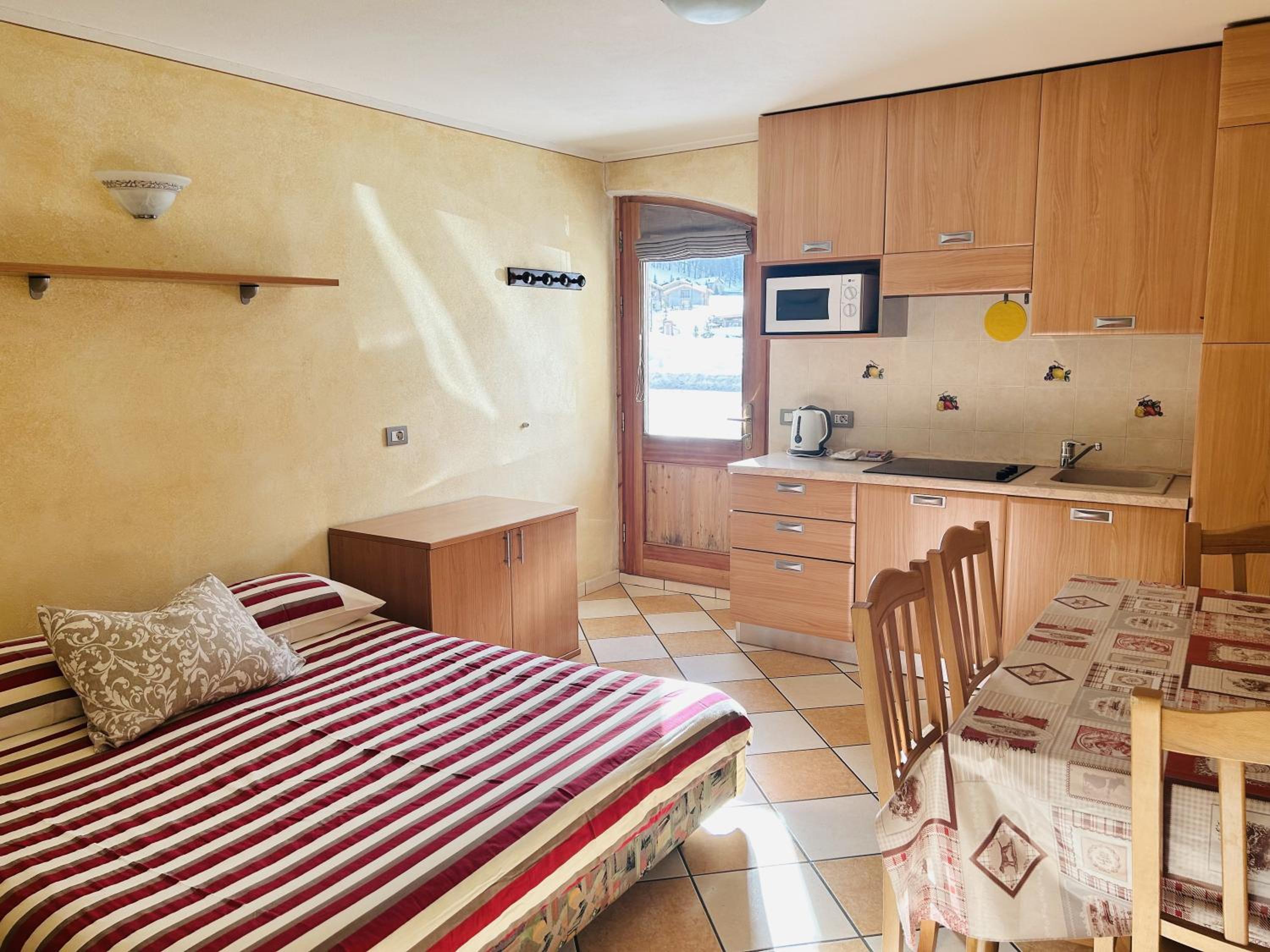 Superior One-Bedroom Apartment with Balcony