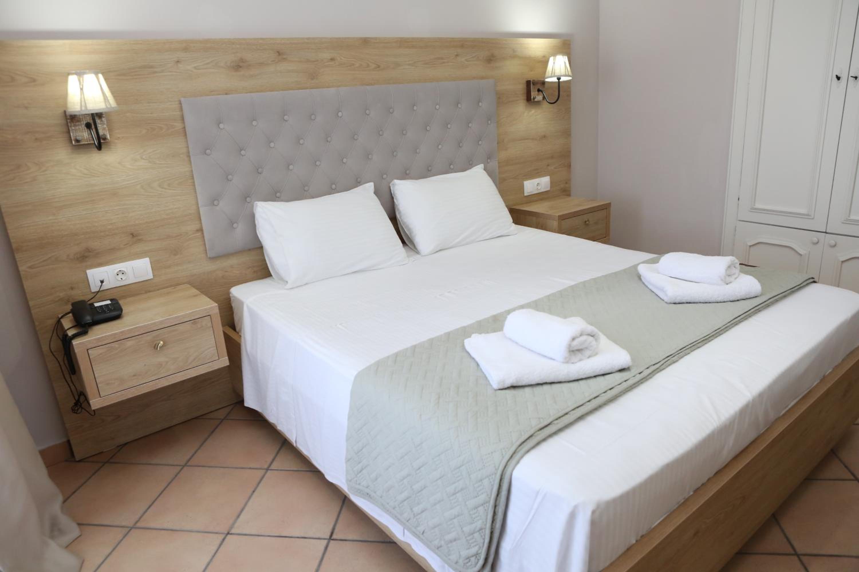 Double Room with Mountain View - Photo 3