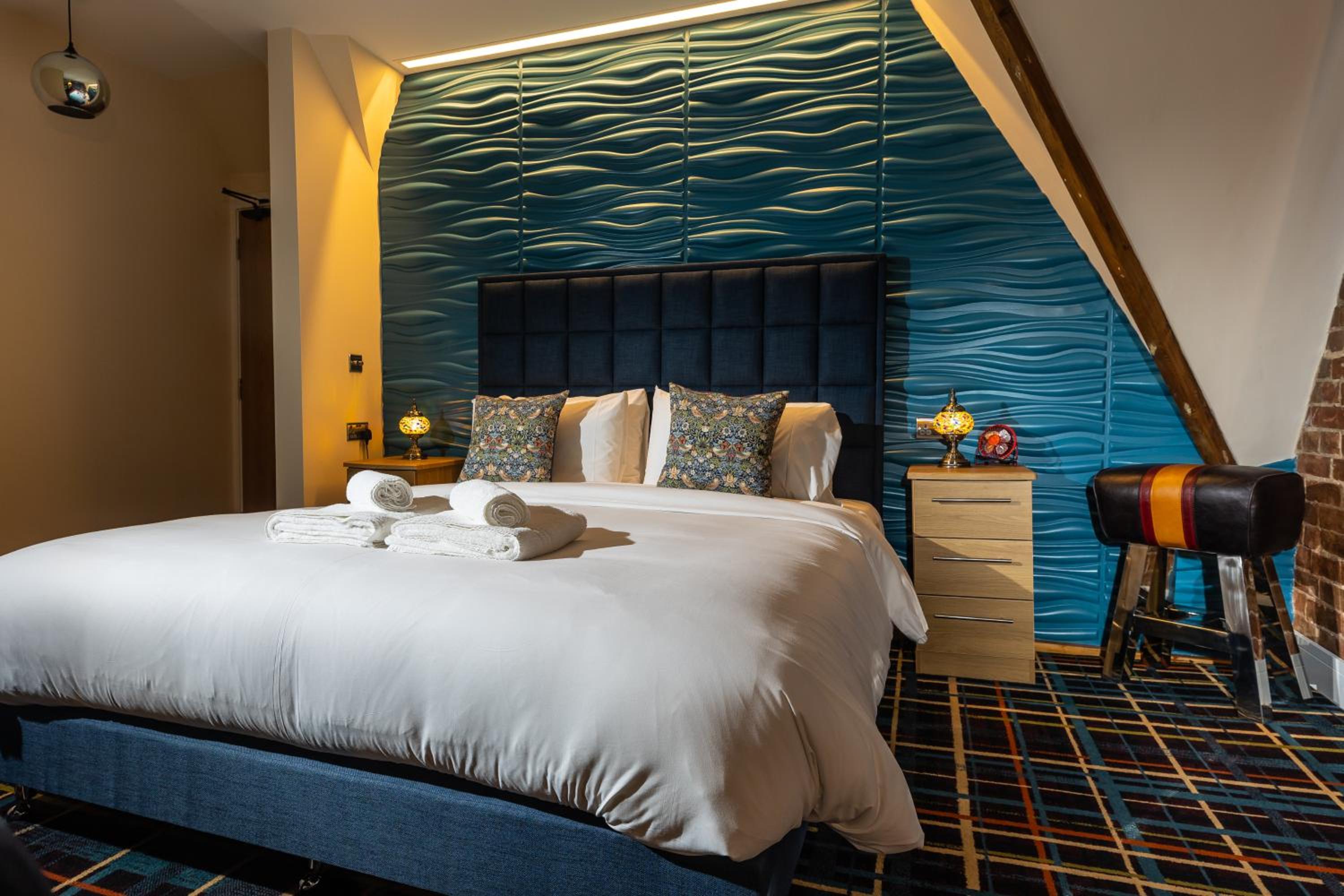 Suite with Balcony - Photo 2