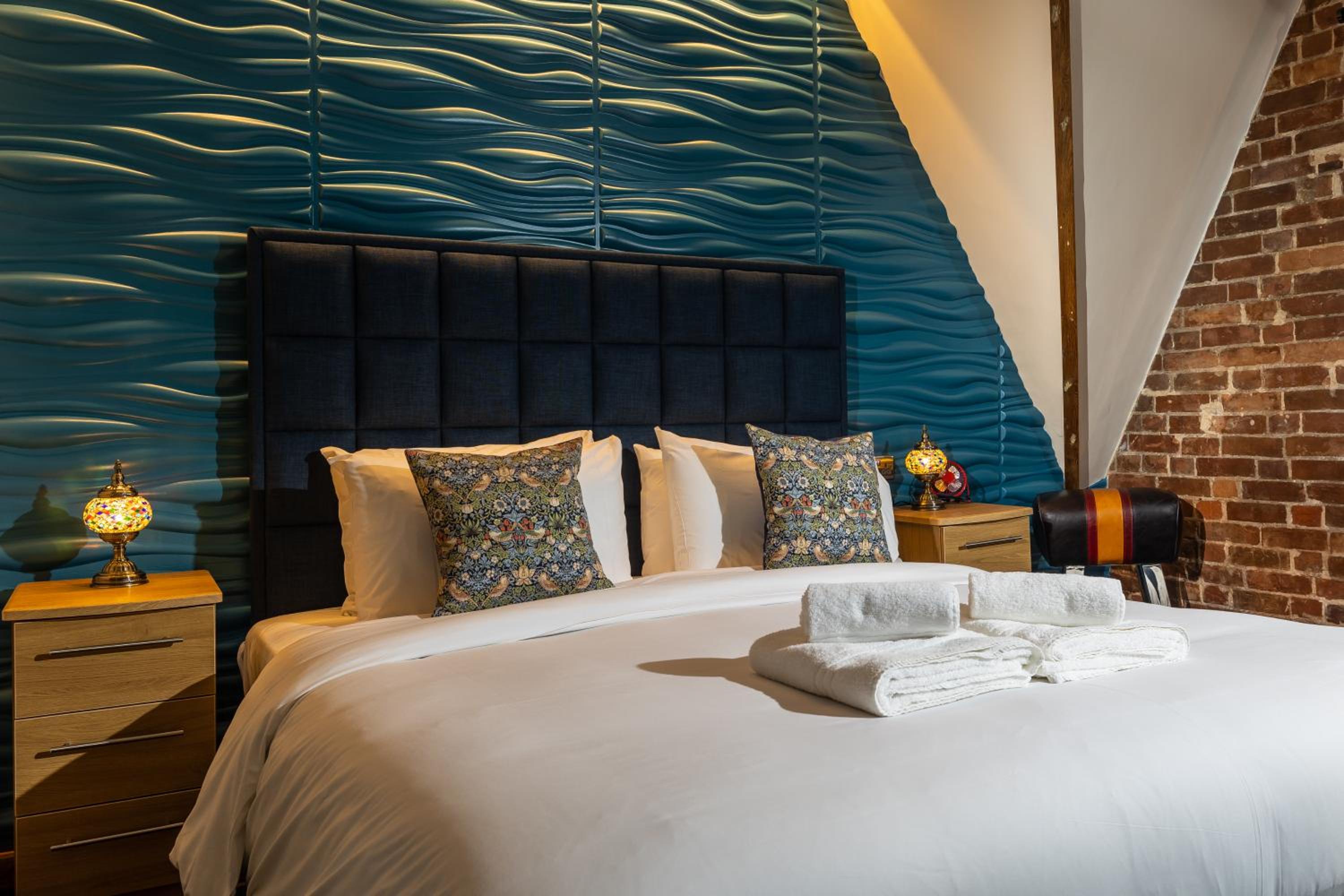 Suite with Balcony - Photo 3