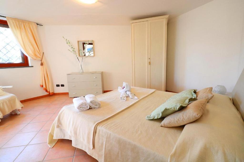 One-Bedroom Apartment - Photo 1