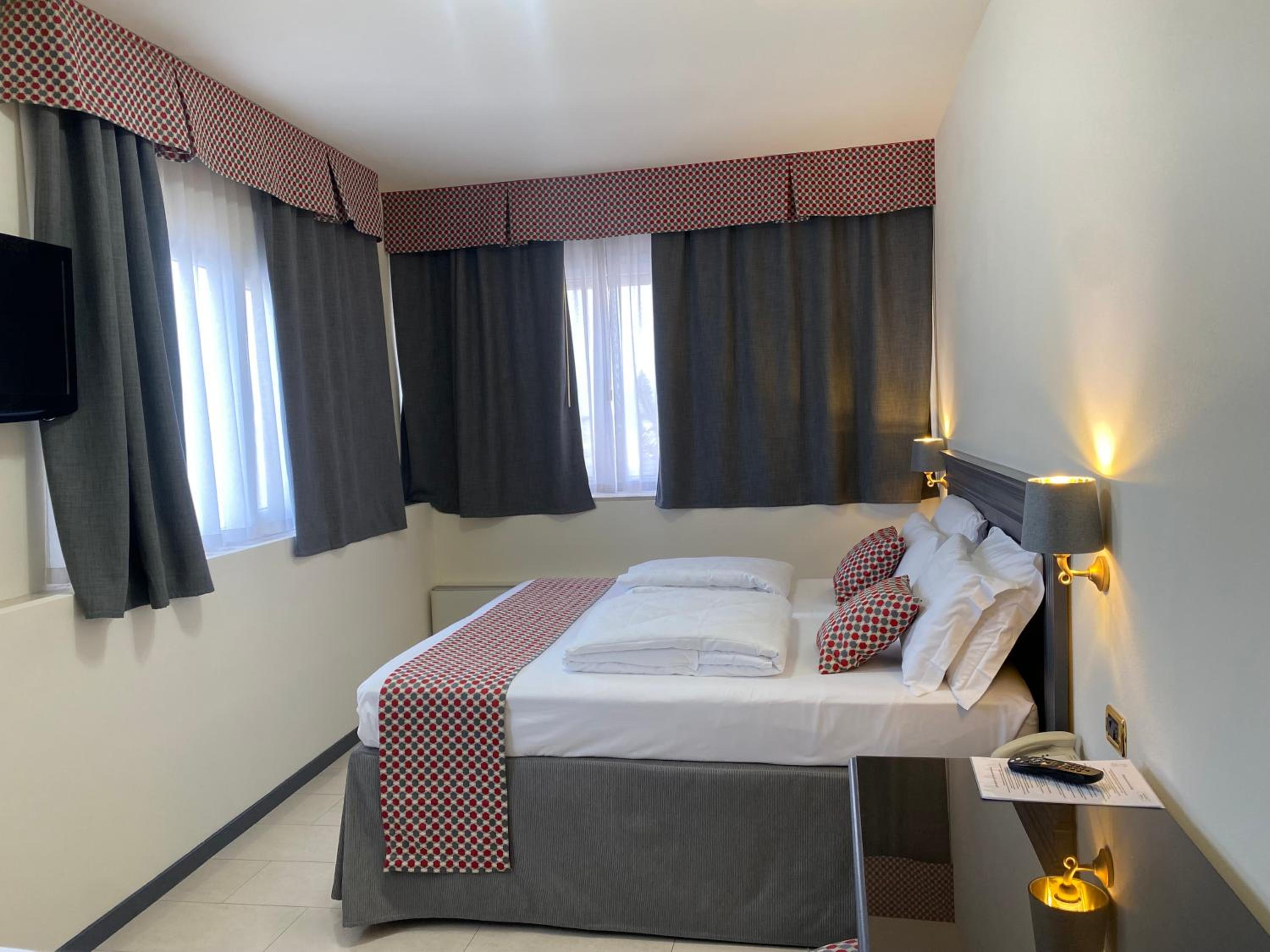 Superior Double Room with Lake View - Photo 8