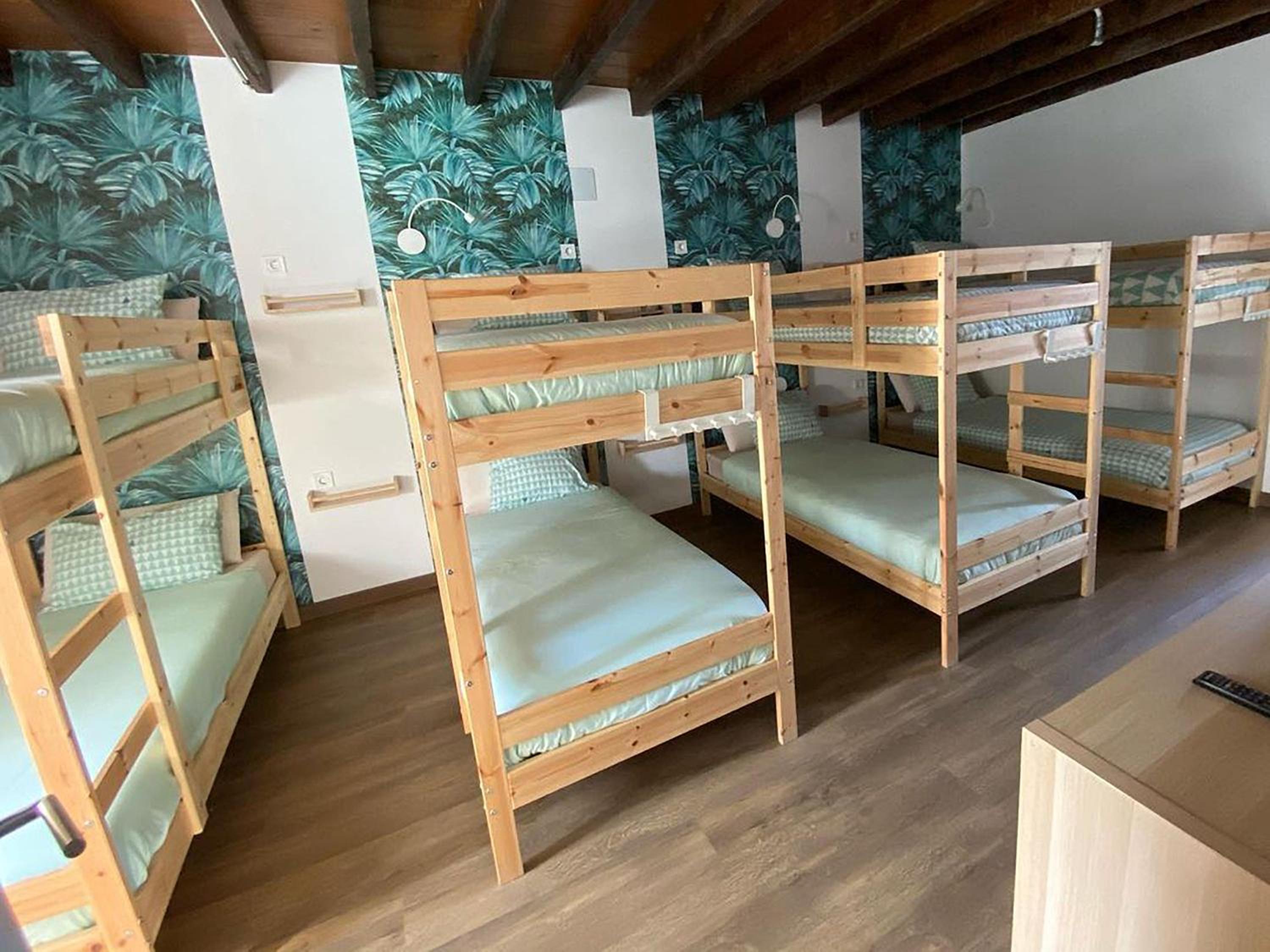 Cama en Habitación Compartida Mixta de 8 Camas