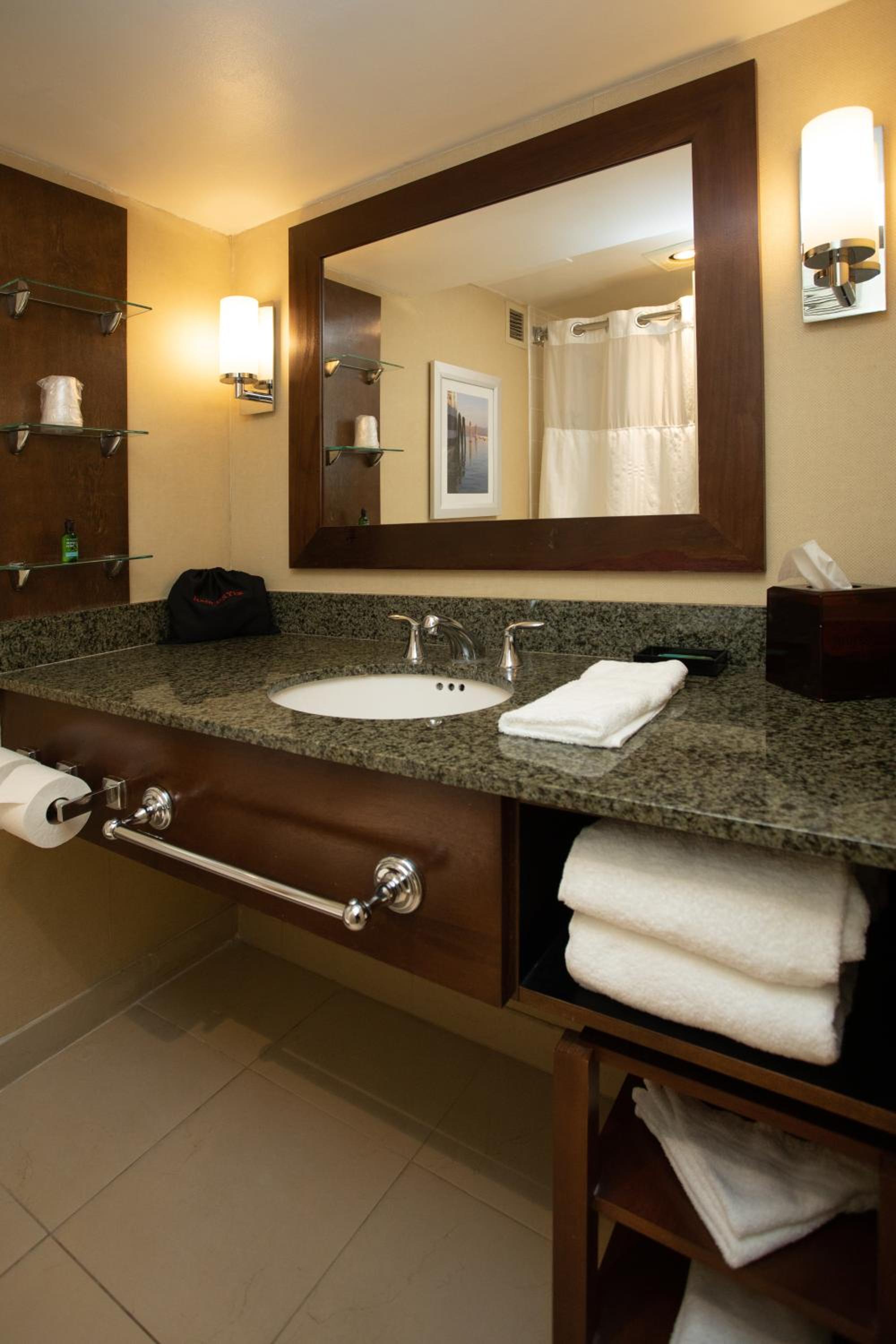 Standard King Room - Photo 2