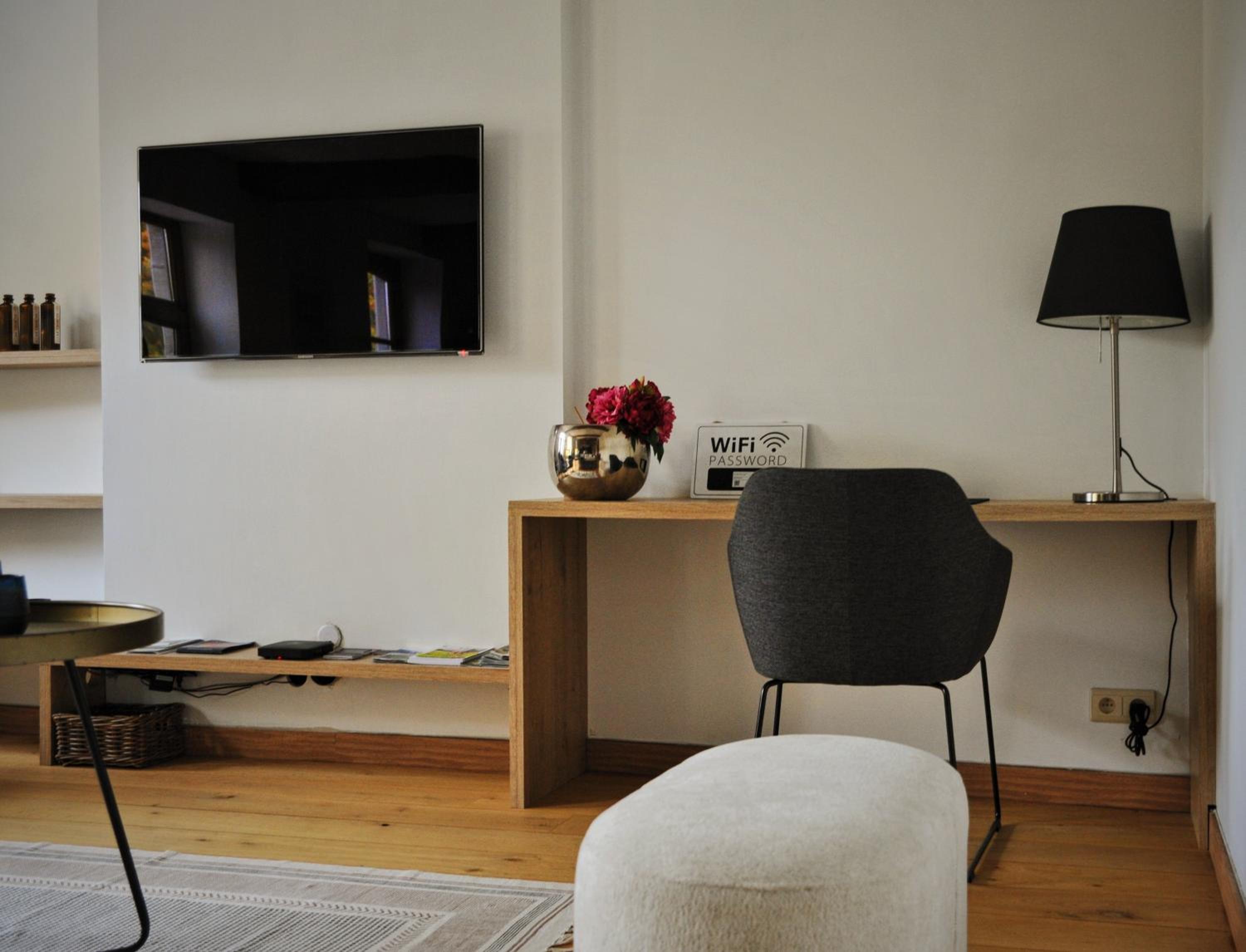 One-Bedroom Apartment photo 3