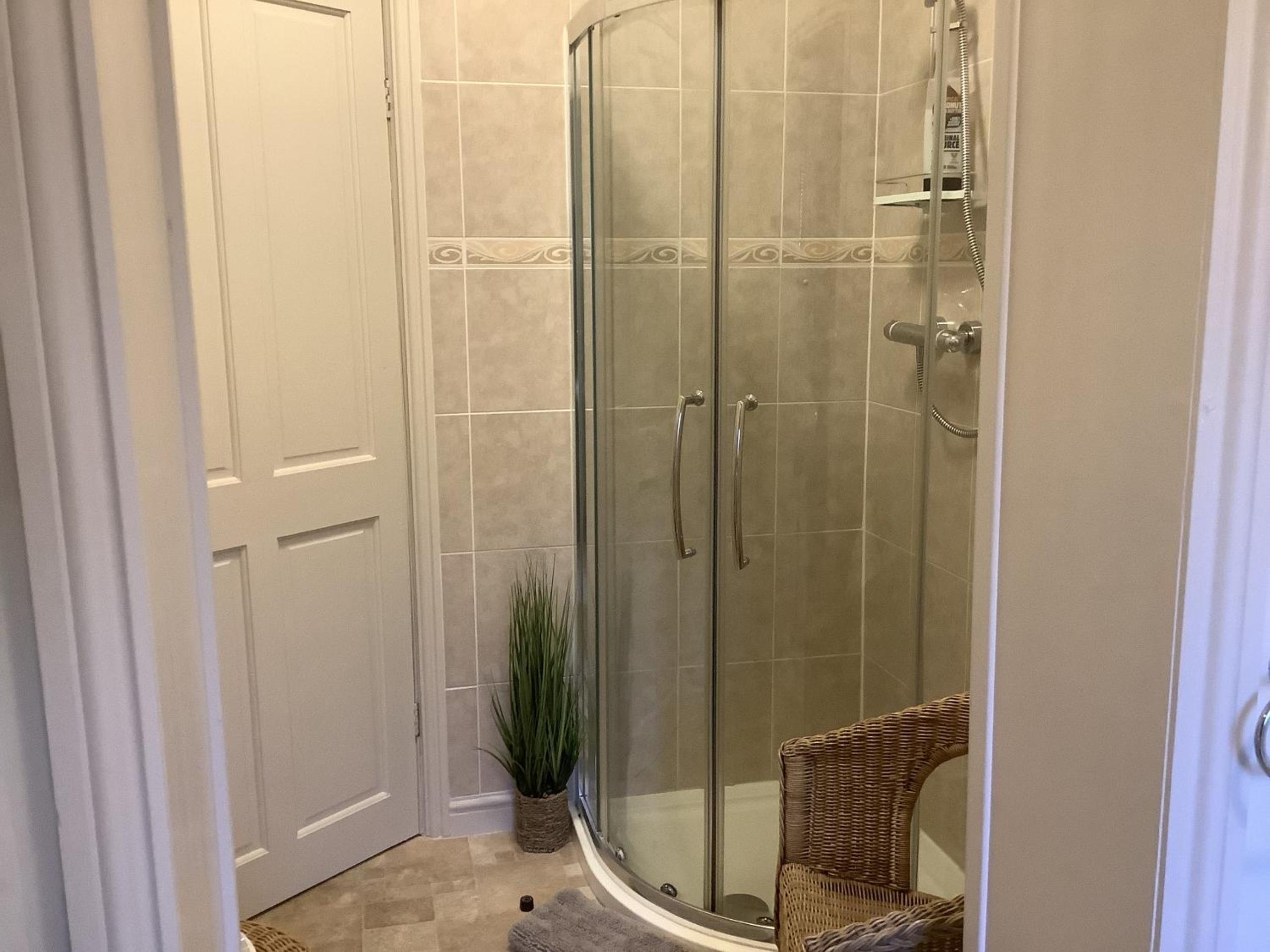 Twin Room with Private Bathroom photo 2