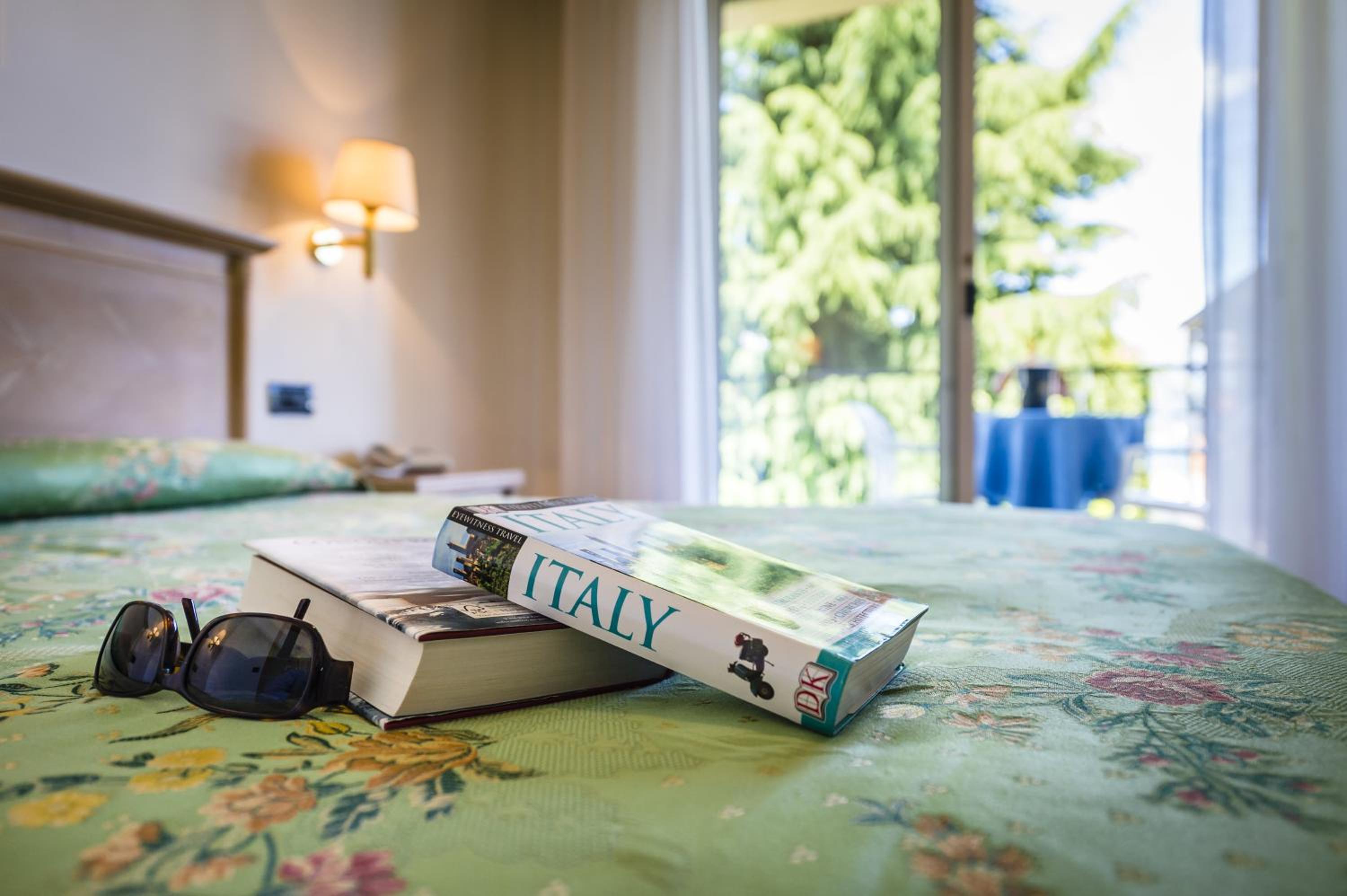 Double Room with Lake View - Photo 4