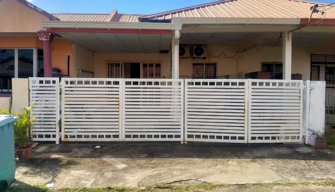 Three-Bedroom House photo 1