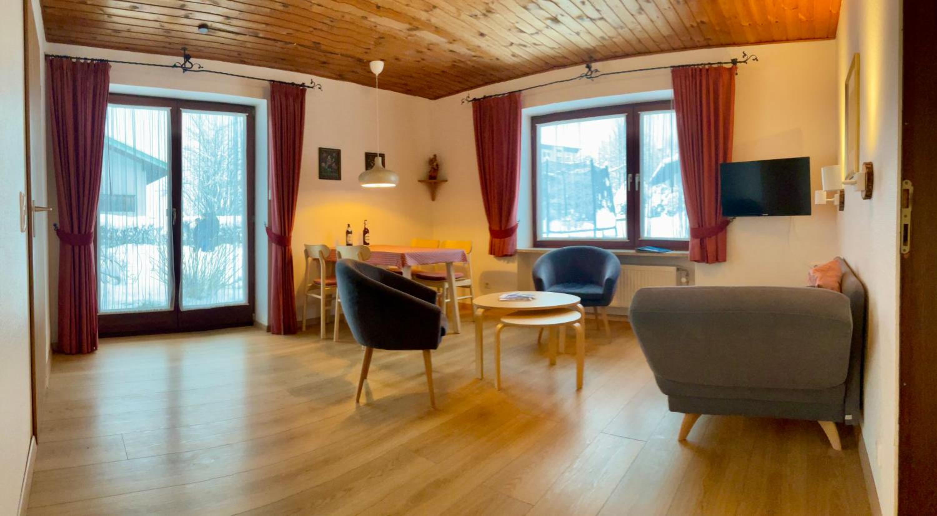 Two-Bedroom Apartment with Terrace and Garden photo 1
