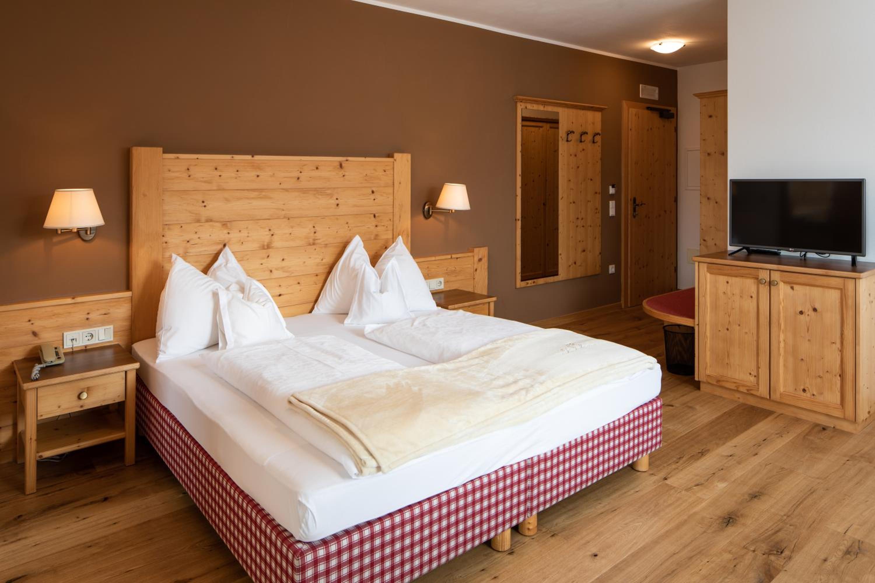 Superior Double or Twin Room with Mountain View