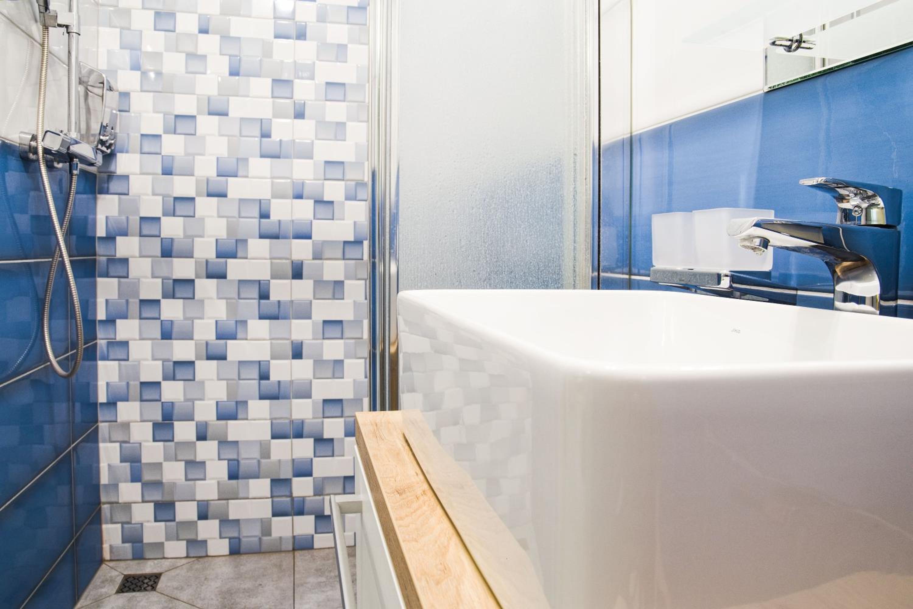 Twin Room with Private Bathroom photo 3