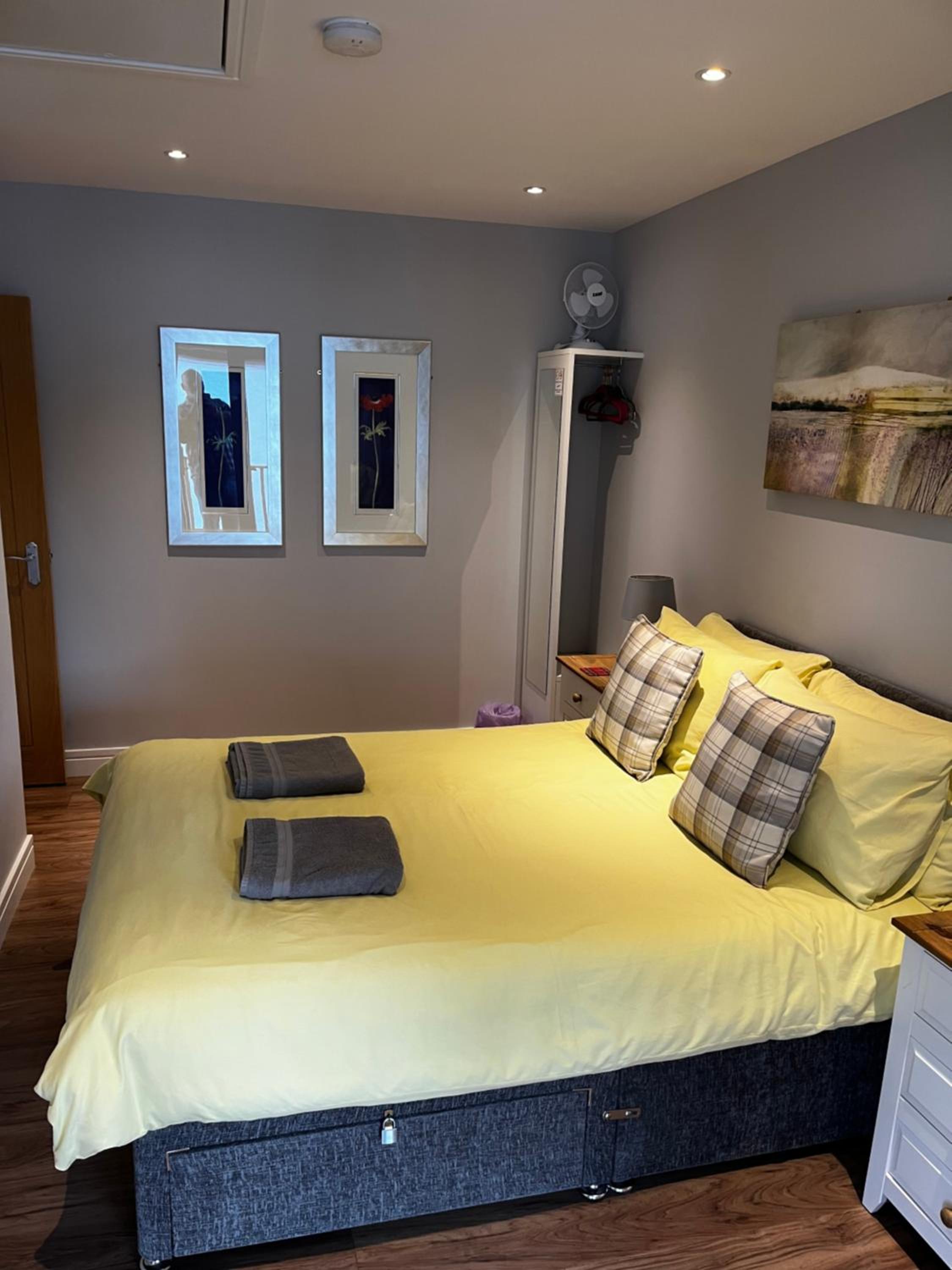 Two-Bedroom Apartment - Photo 4