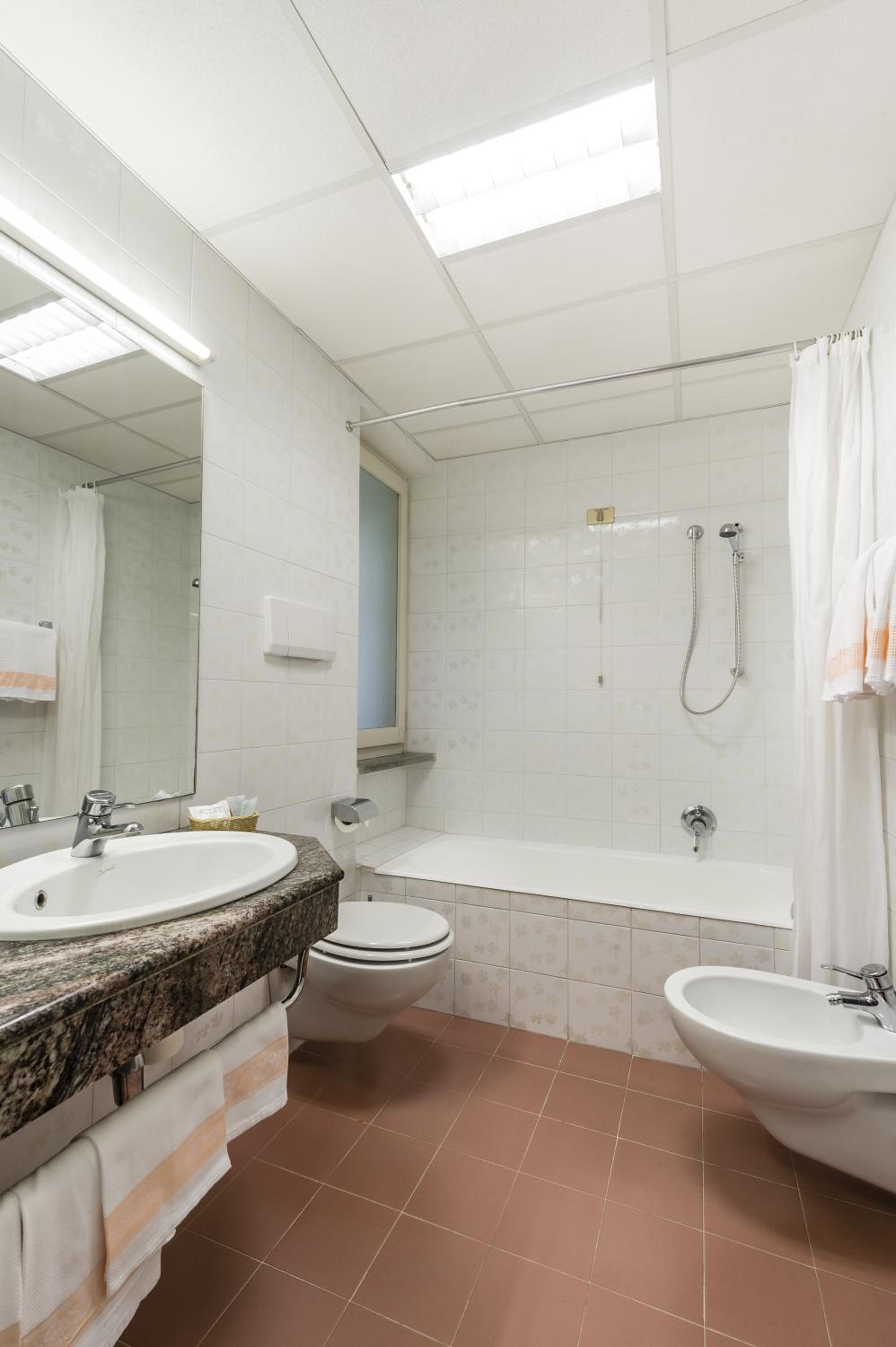 Double Room - Photo 5