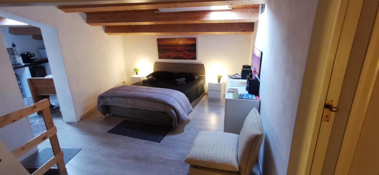 One-Bedroom Apartment photo 2