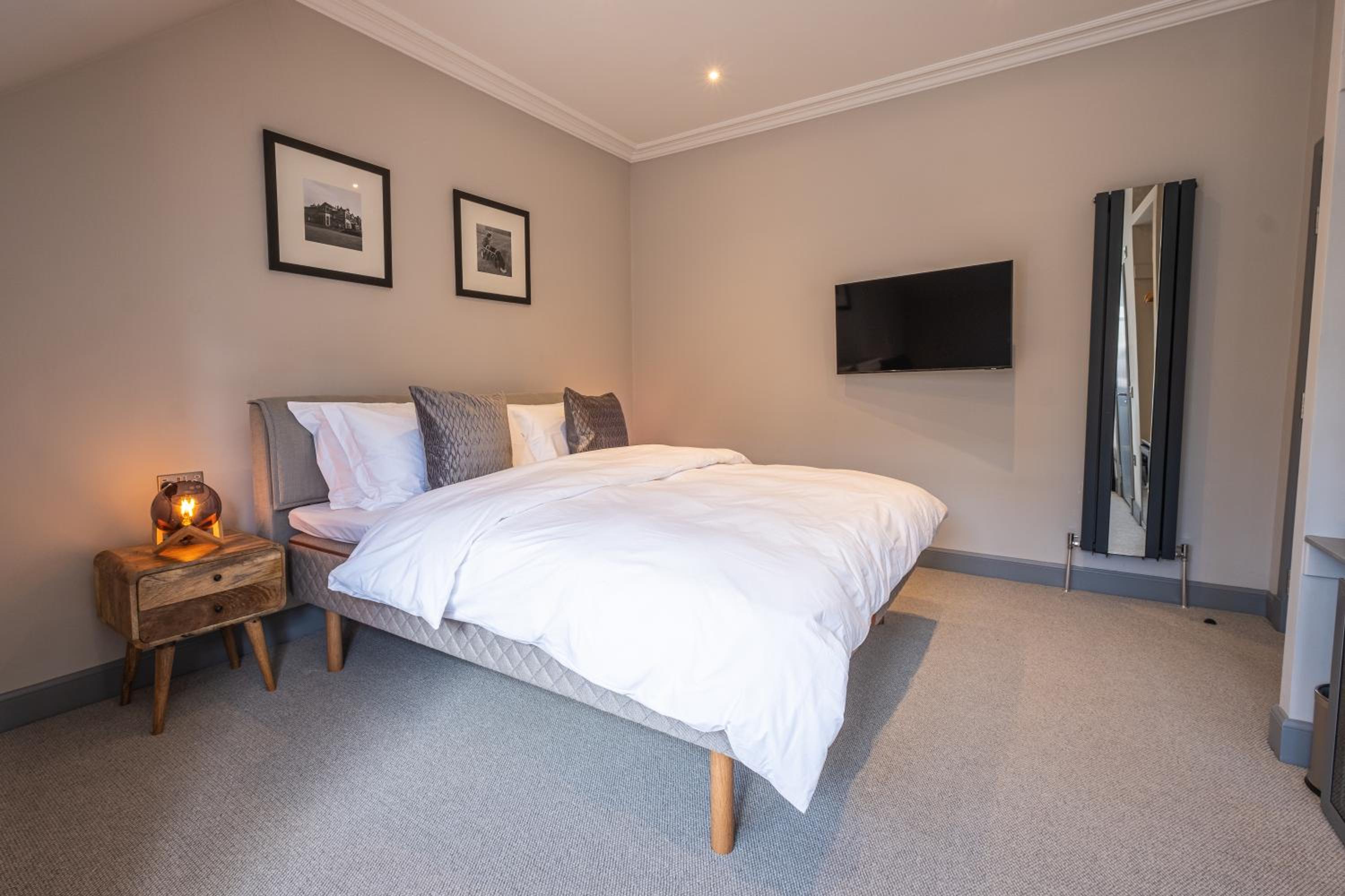 Double or Twin Room with City View photo 1