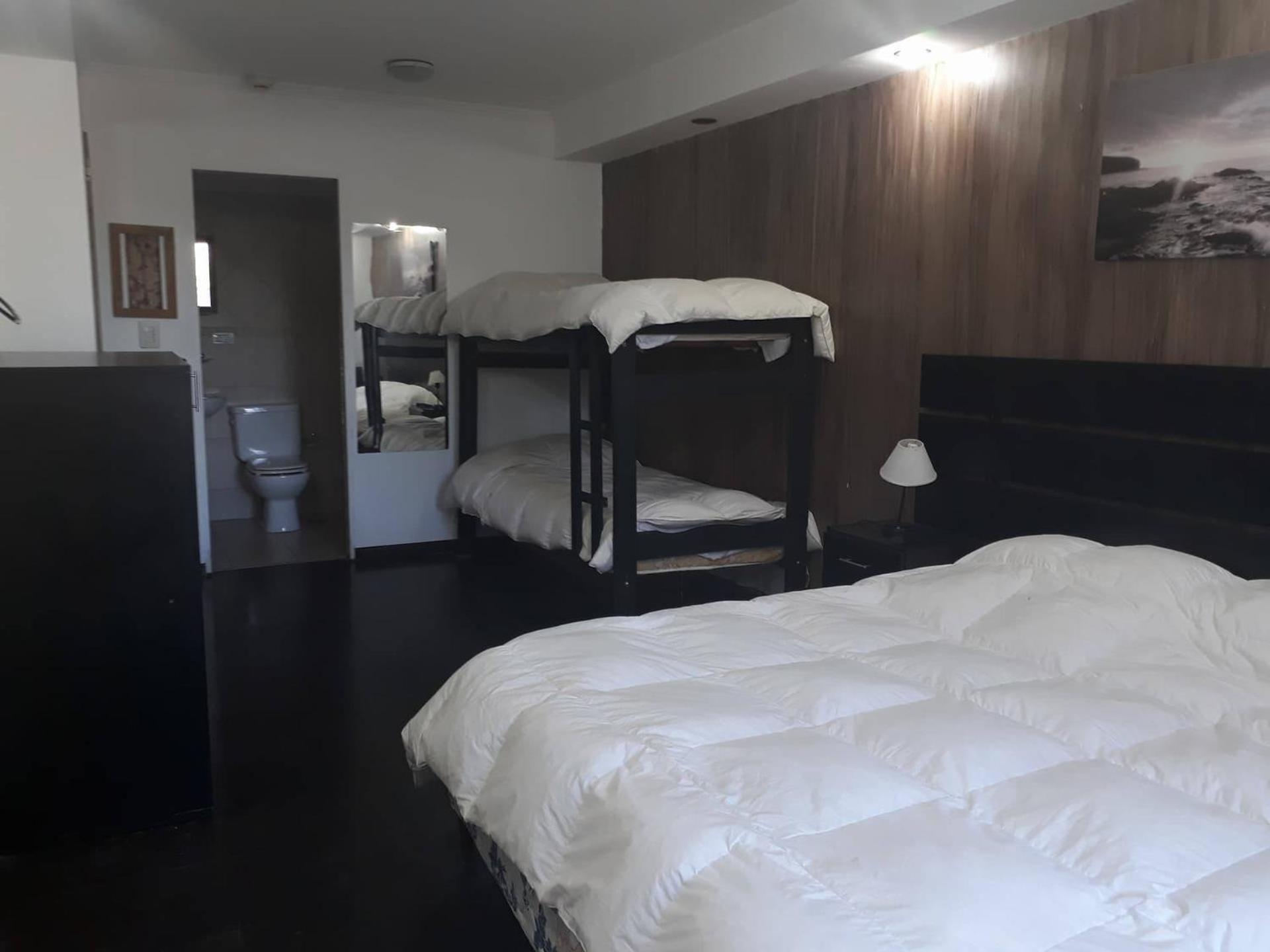 Quadruple Room with Private Bathroom photo 2