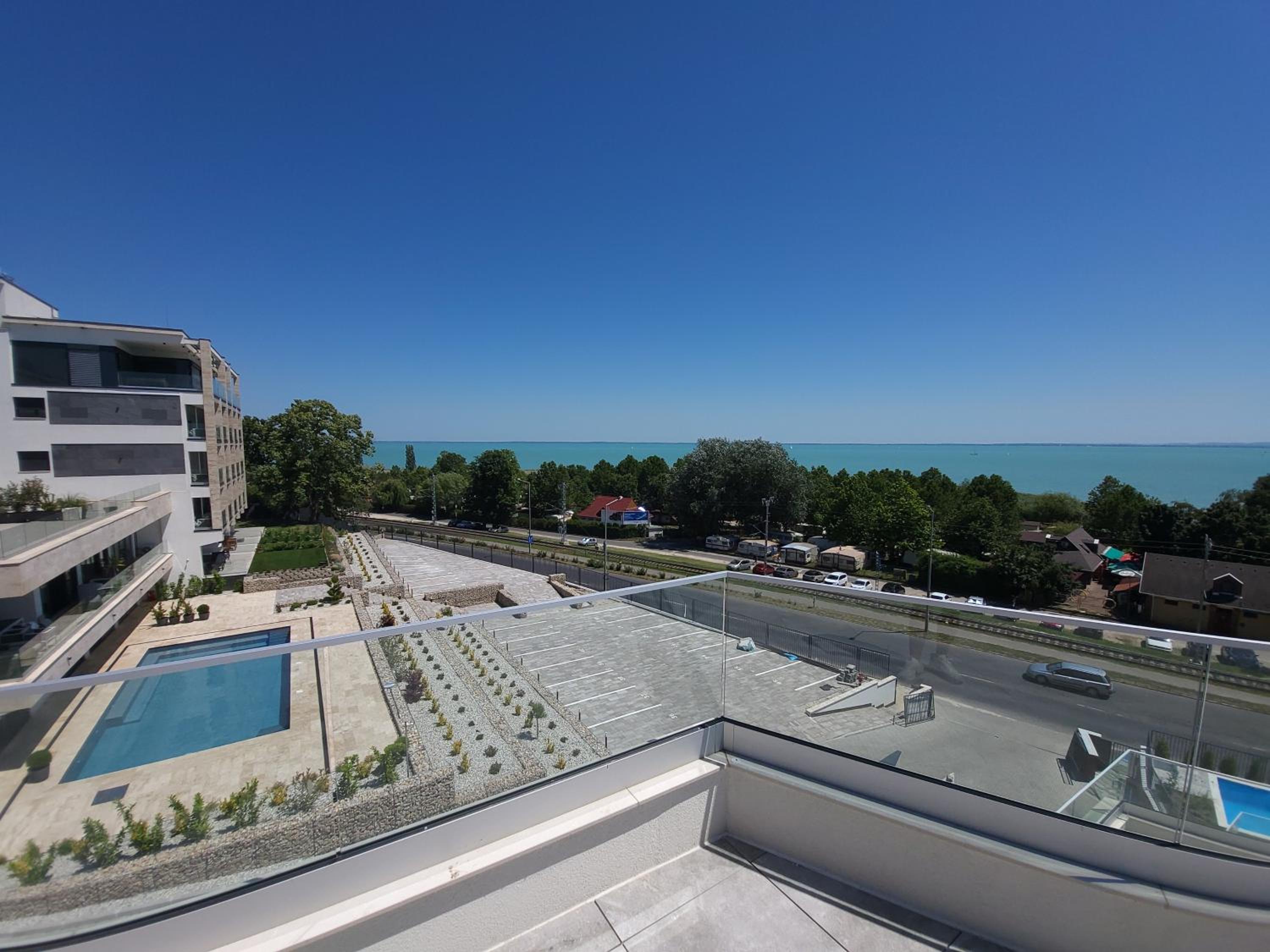 Apartment with Lake View photo 3