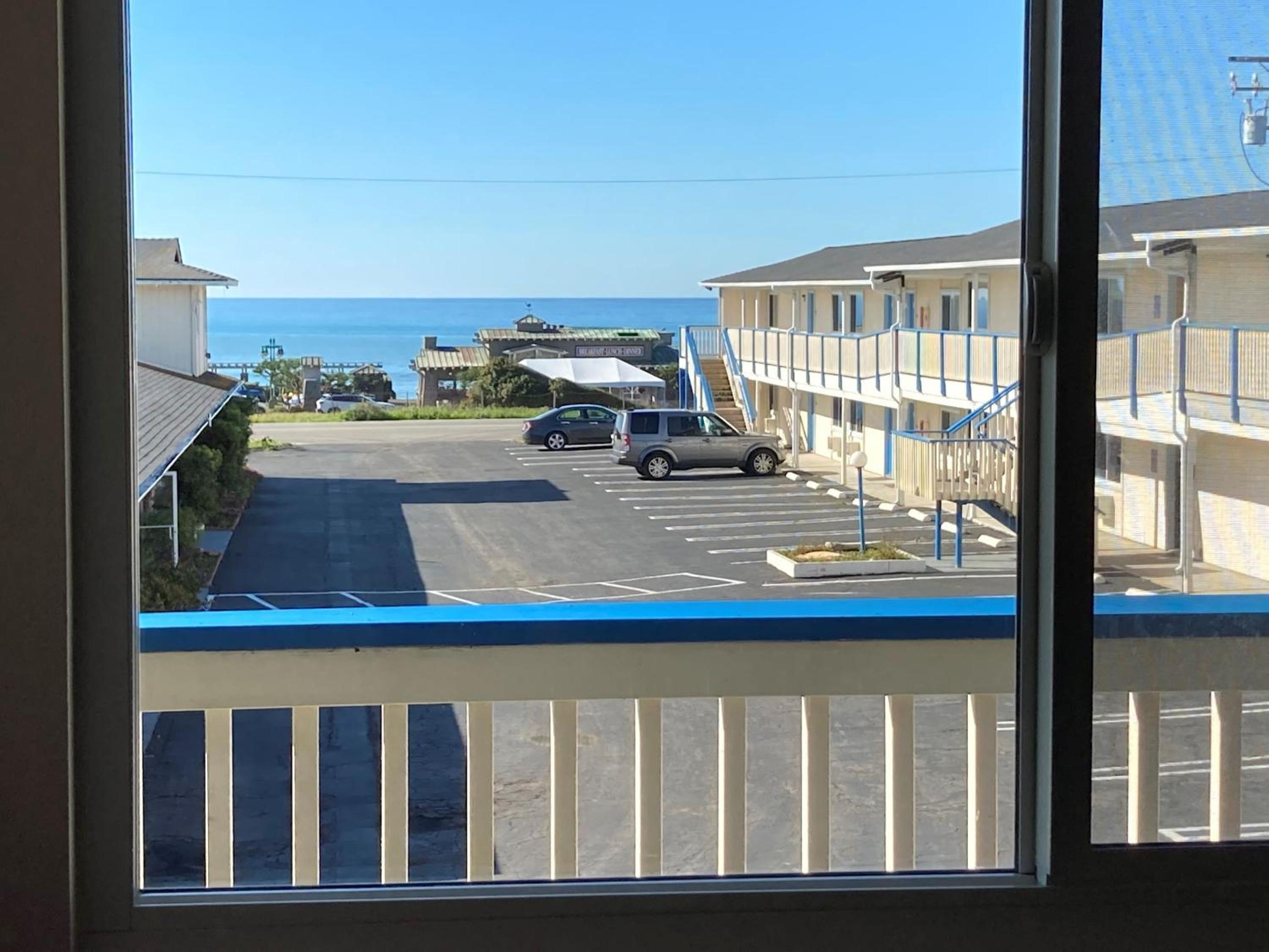 Queen Room with Sea View - Photo 9