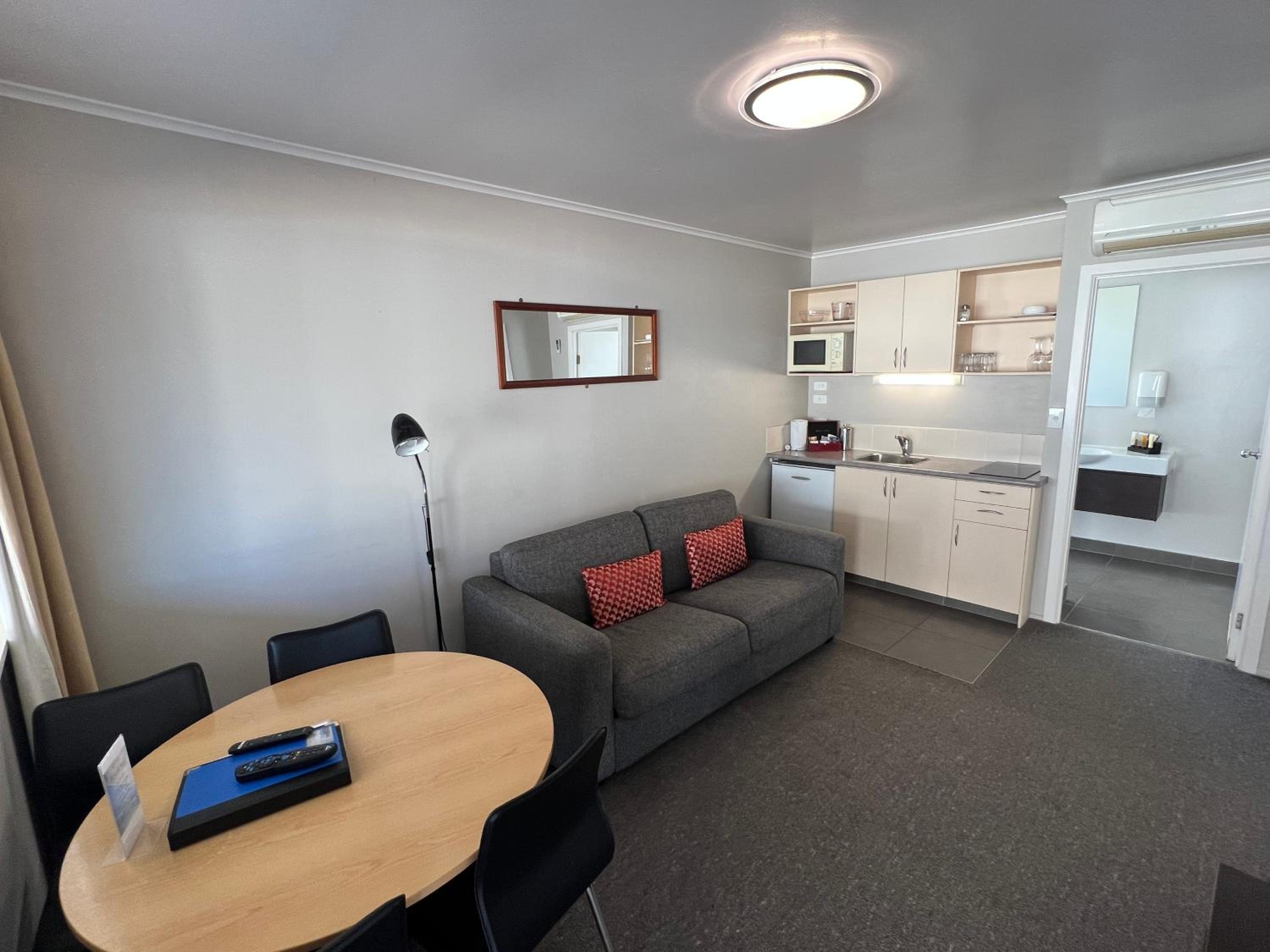 Two Bedroom with Spa Bath - Photo 8