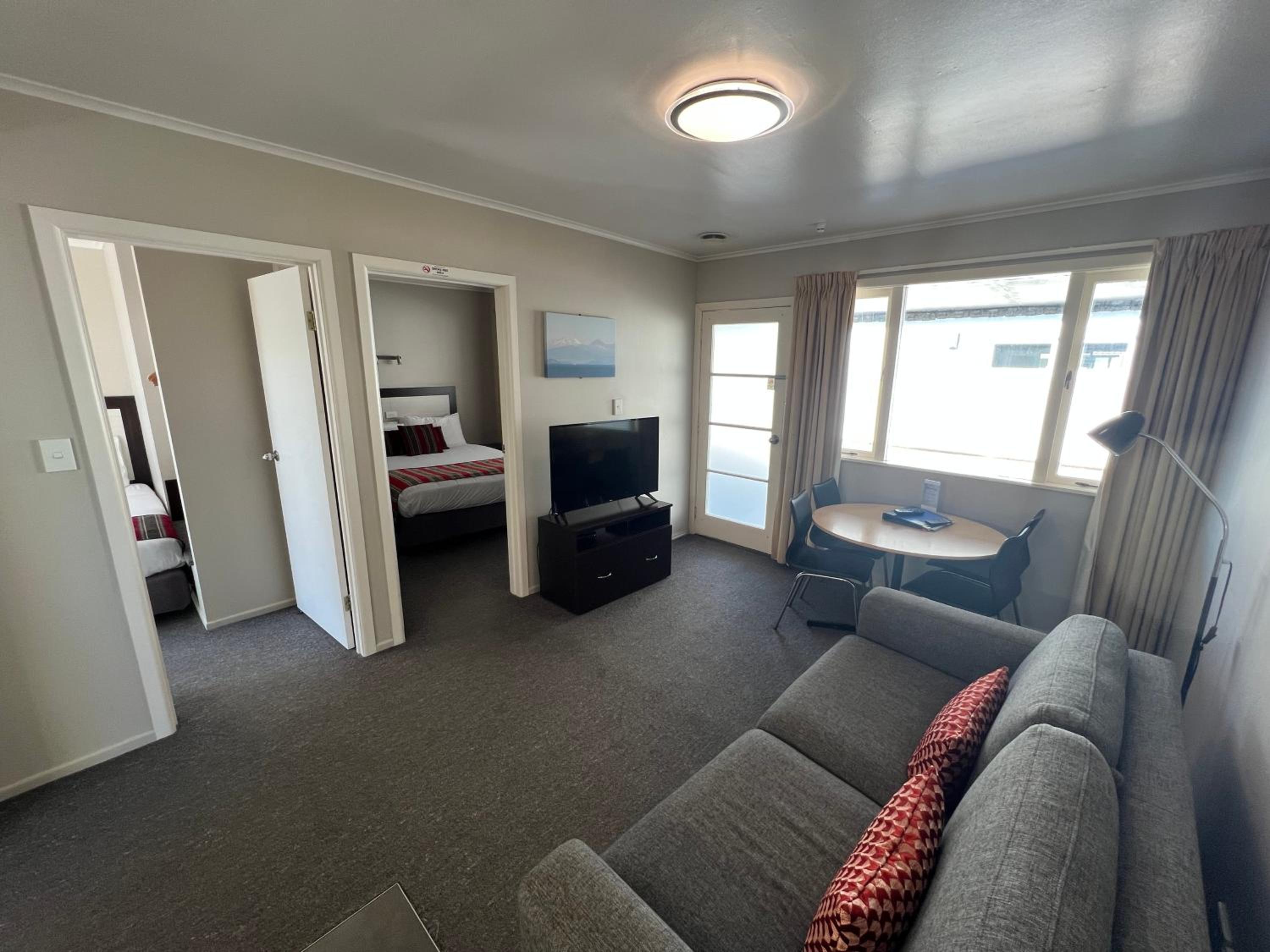 Two Bedroom with Spa Bath - Photo 6