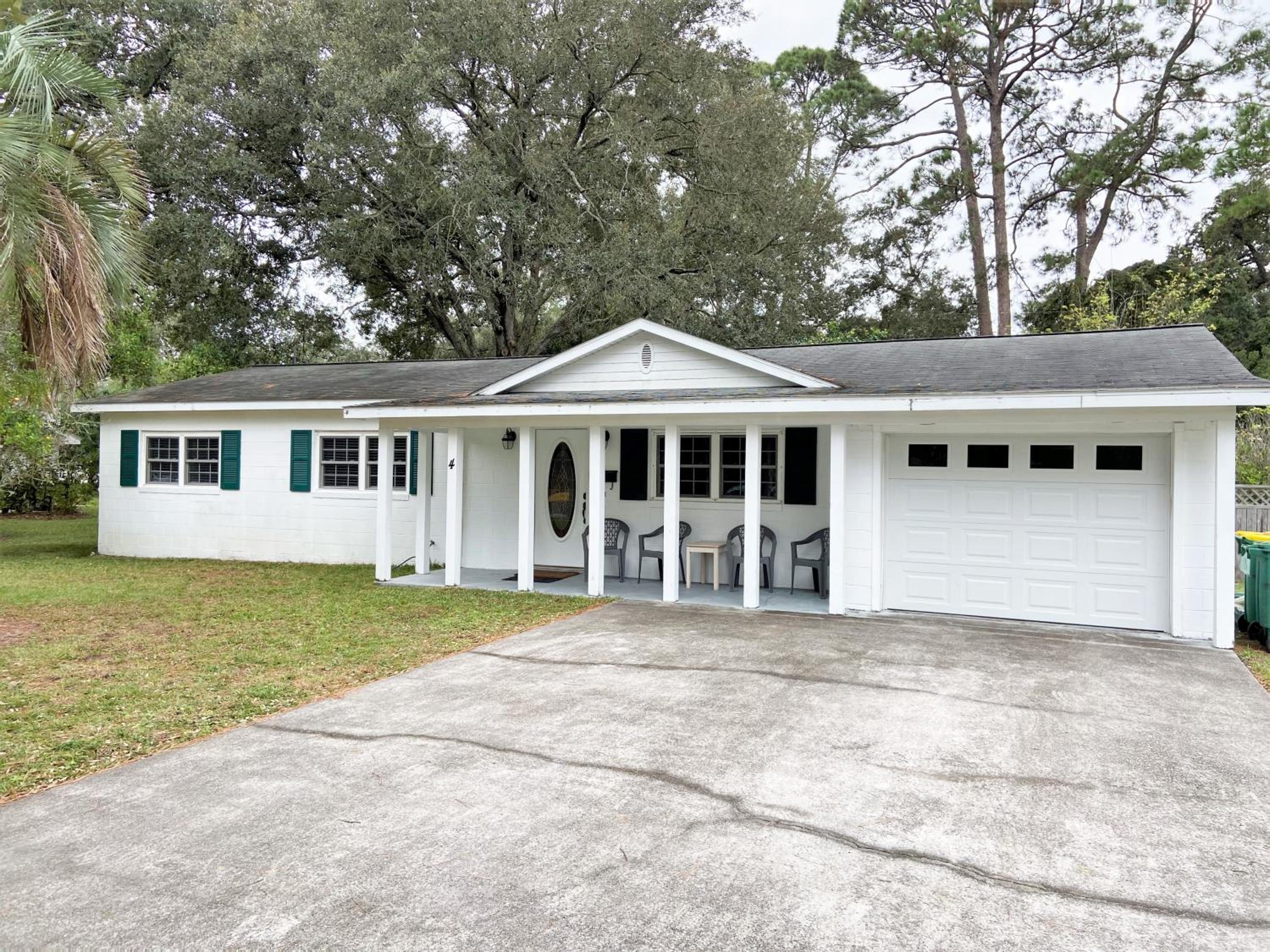 Three-Bedroom House photo 3