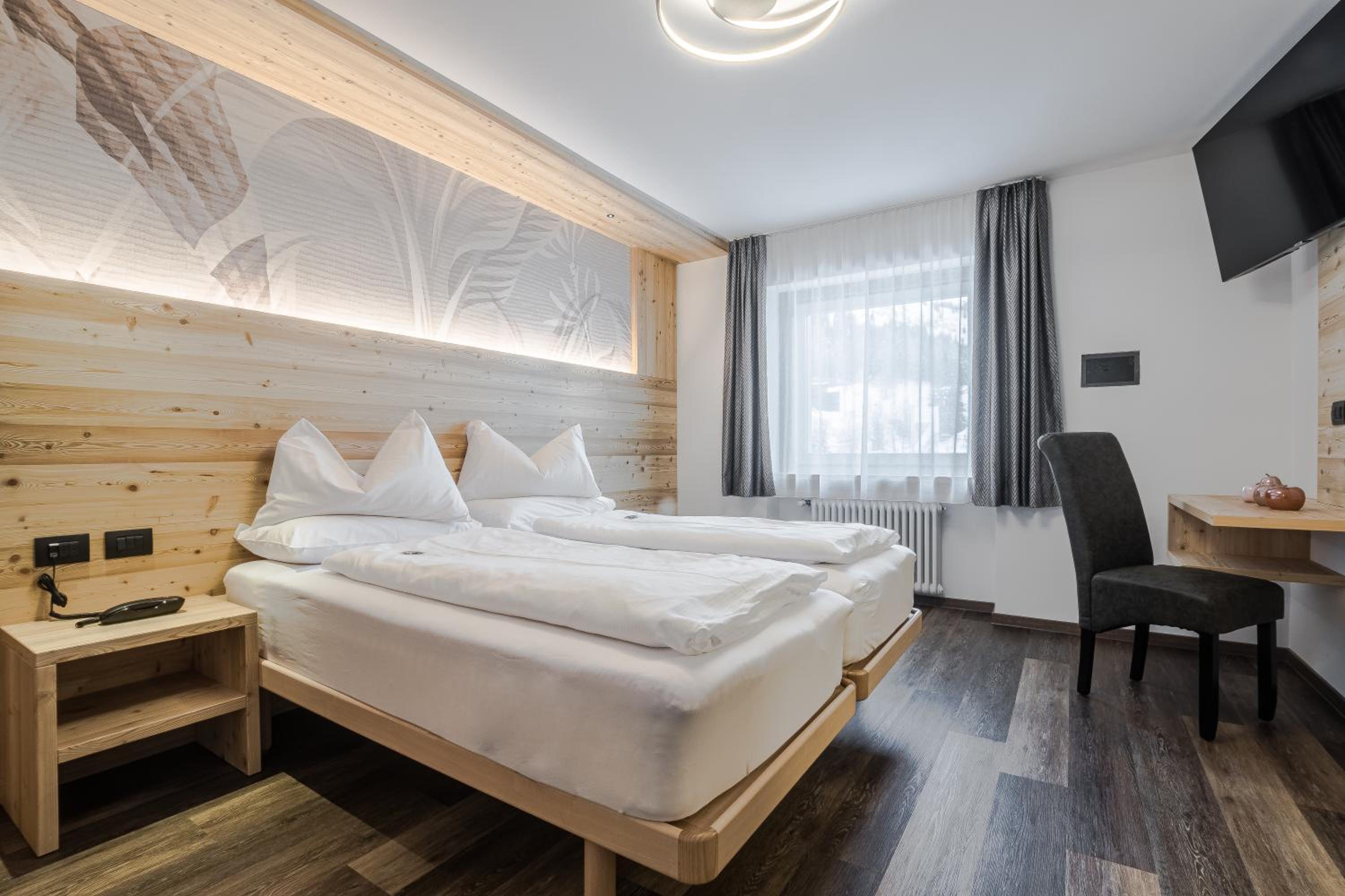 Double or Twin Room with Mountain View