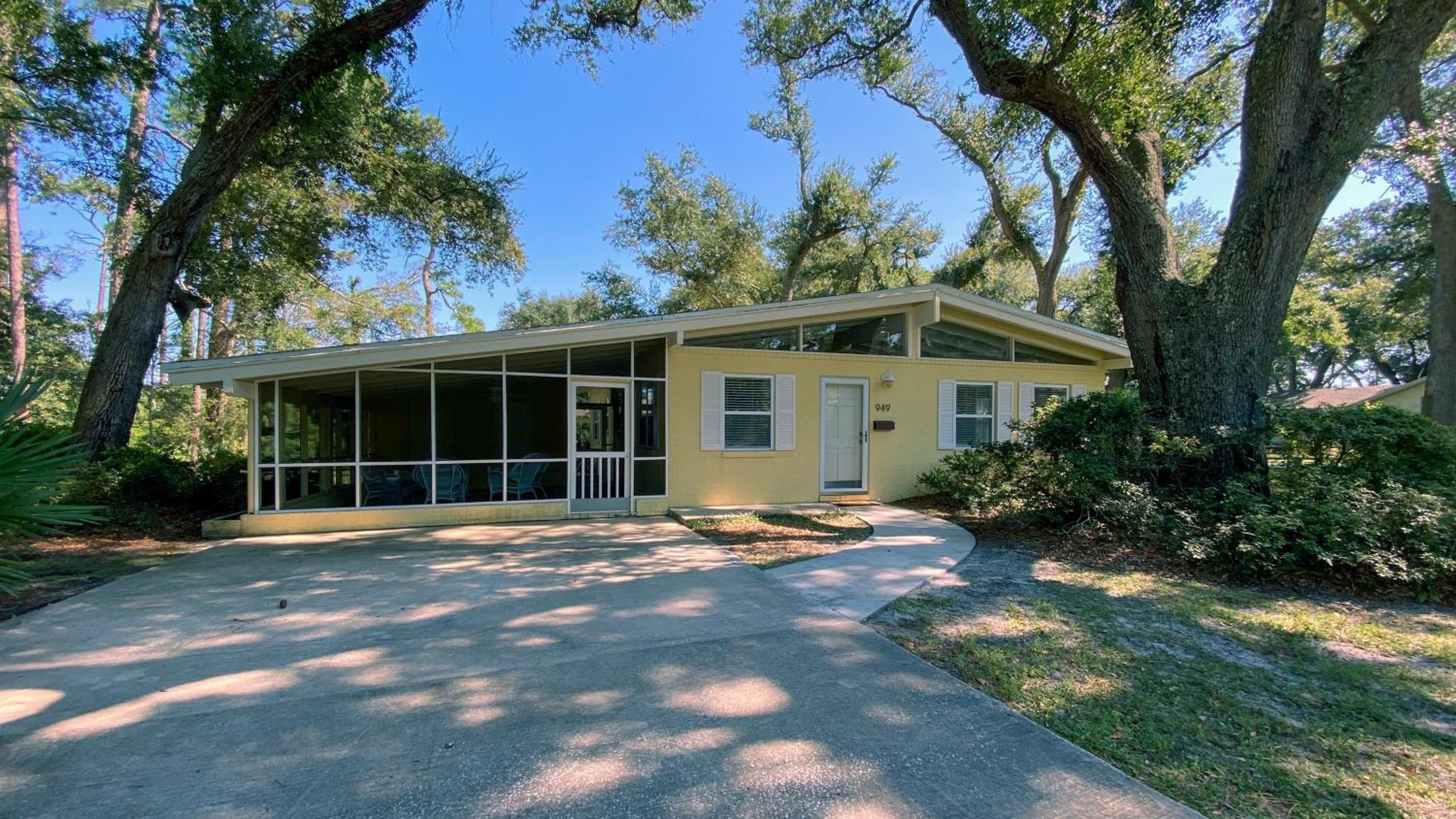 Three-Bedroom House photo 1