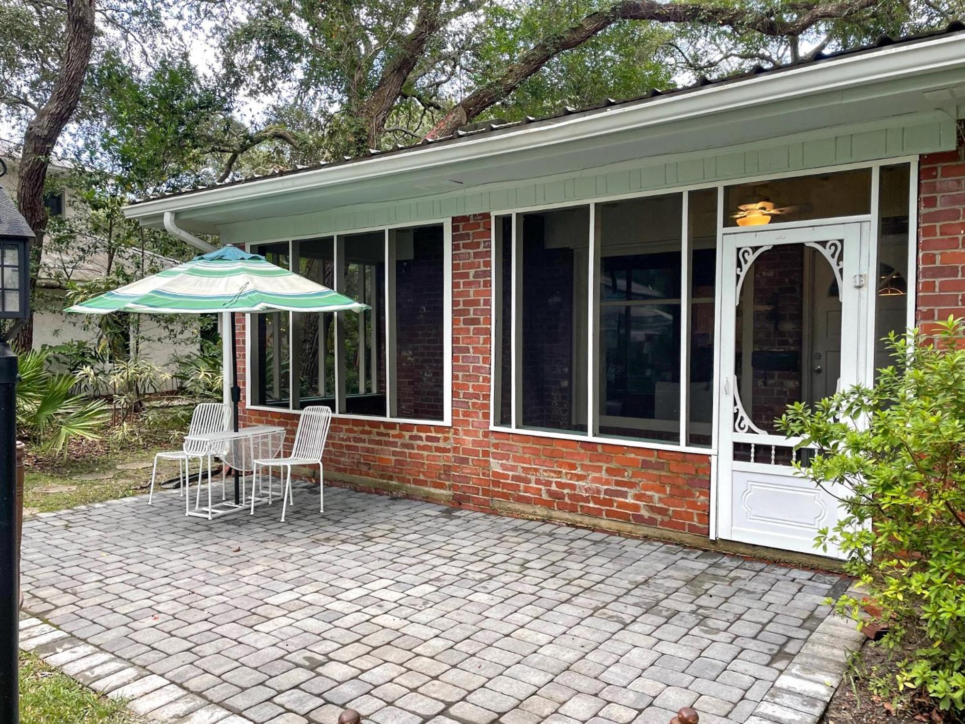 Three-Bedroom House photo 3
