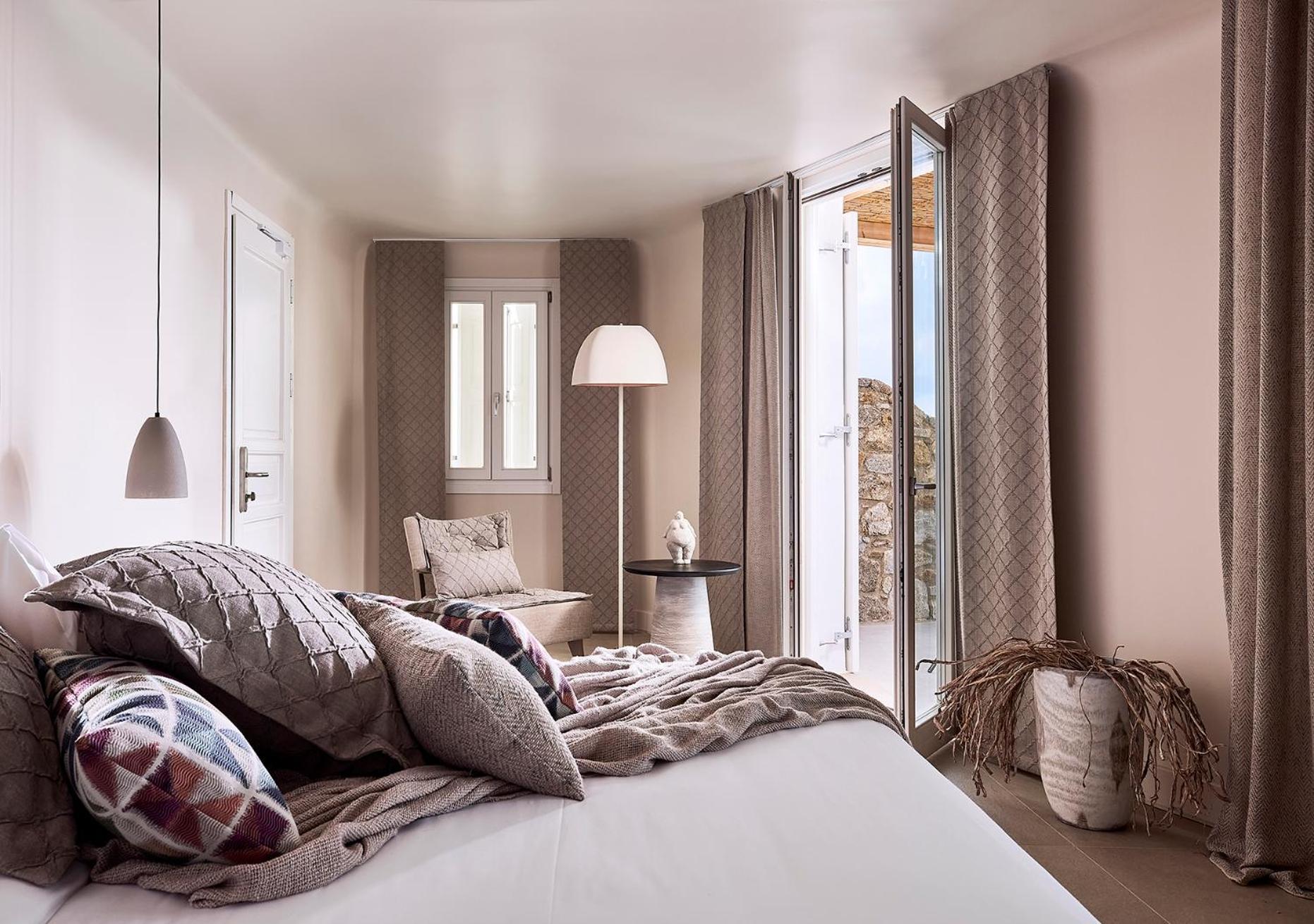 Sea view suite with heated private pool