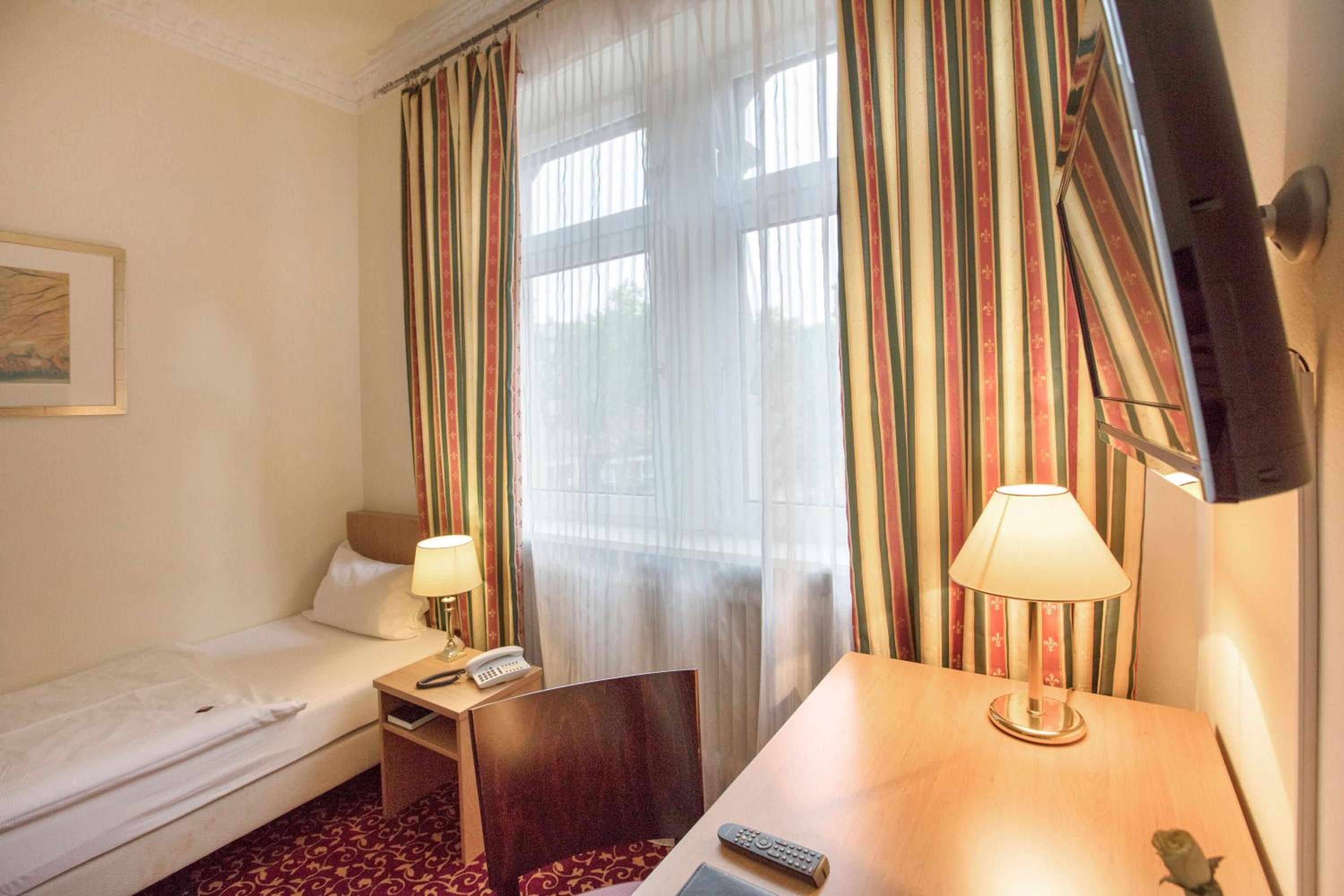 Single Room photo 3