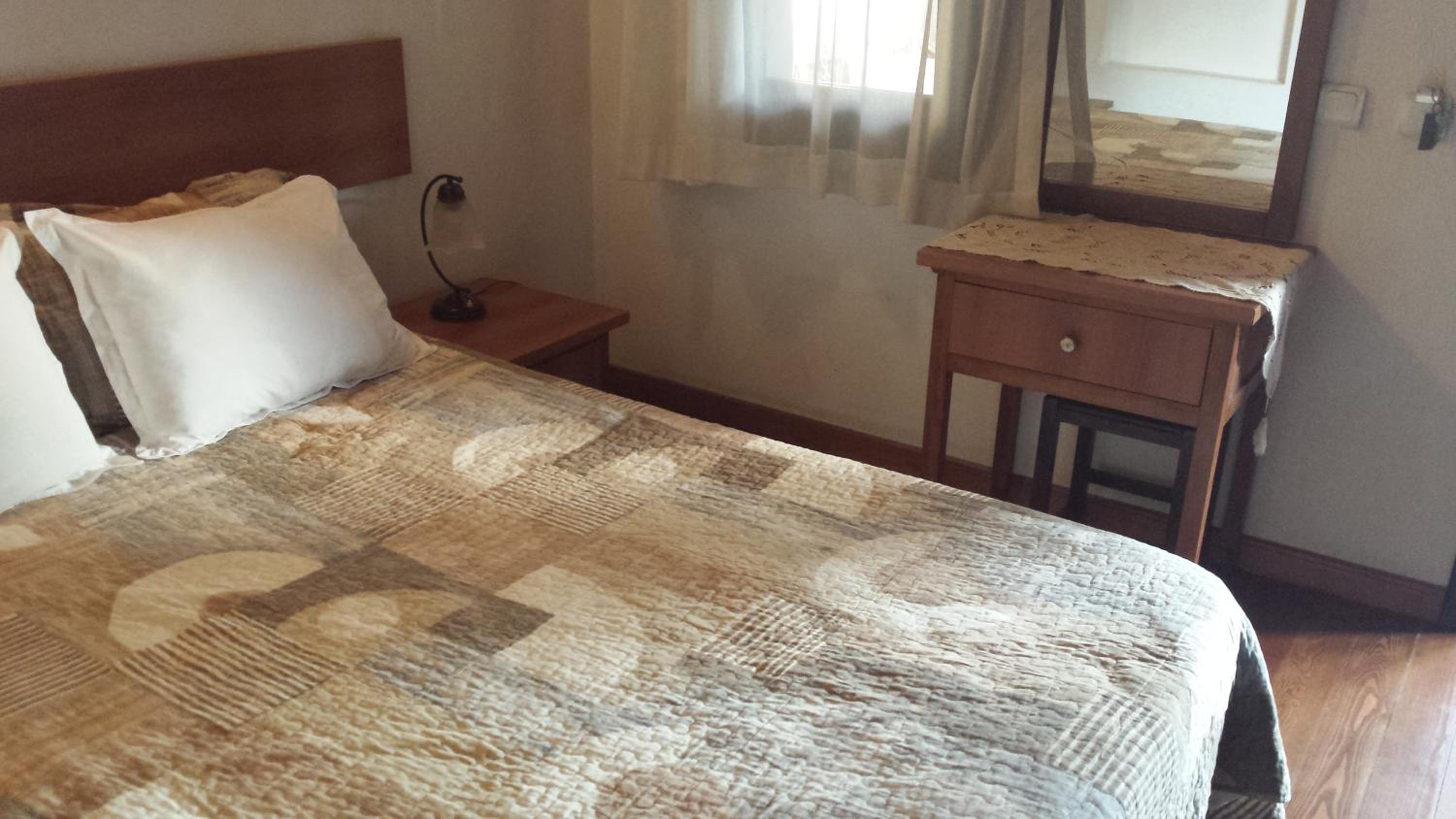 Standard Double or Twin Room - Photo 13