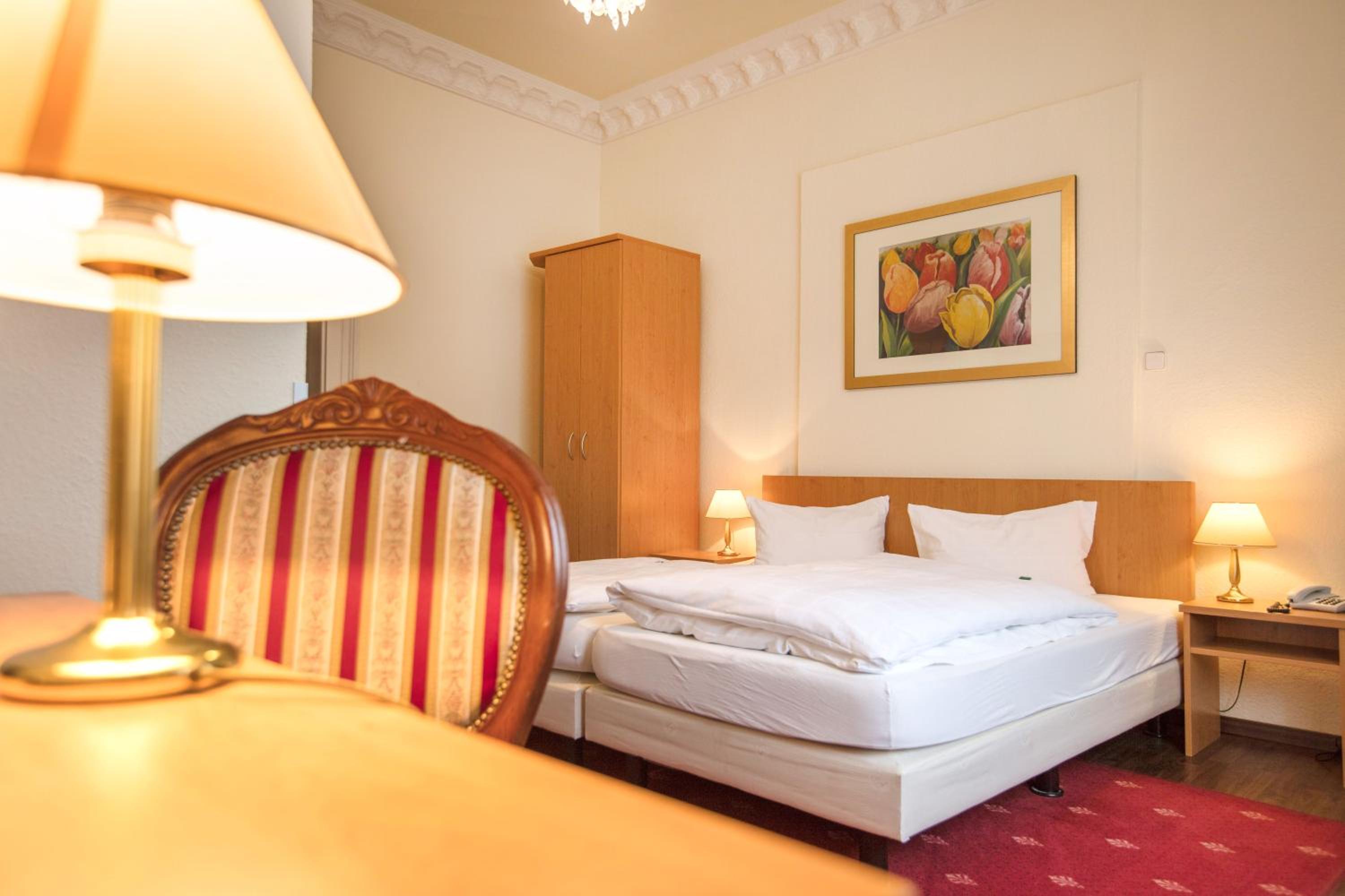 Double Room - Photo 9