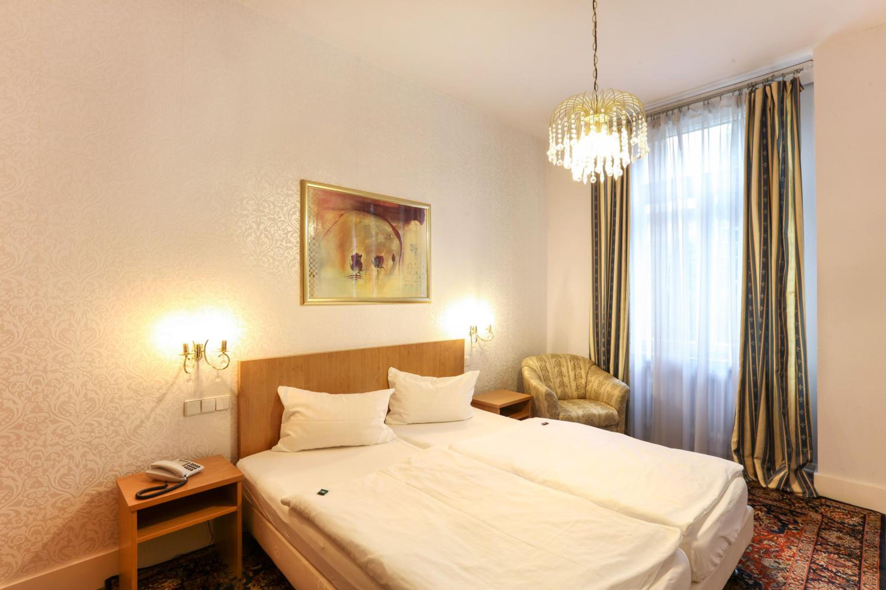 Double Room - Photo 12
