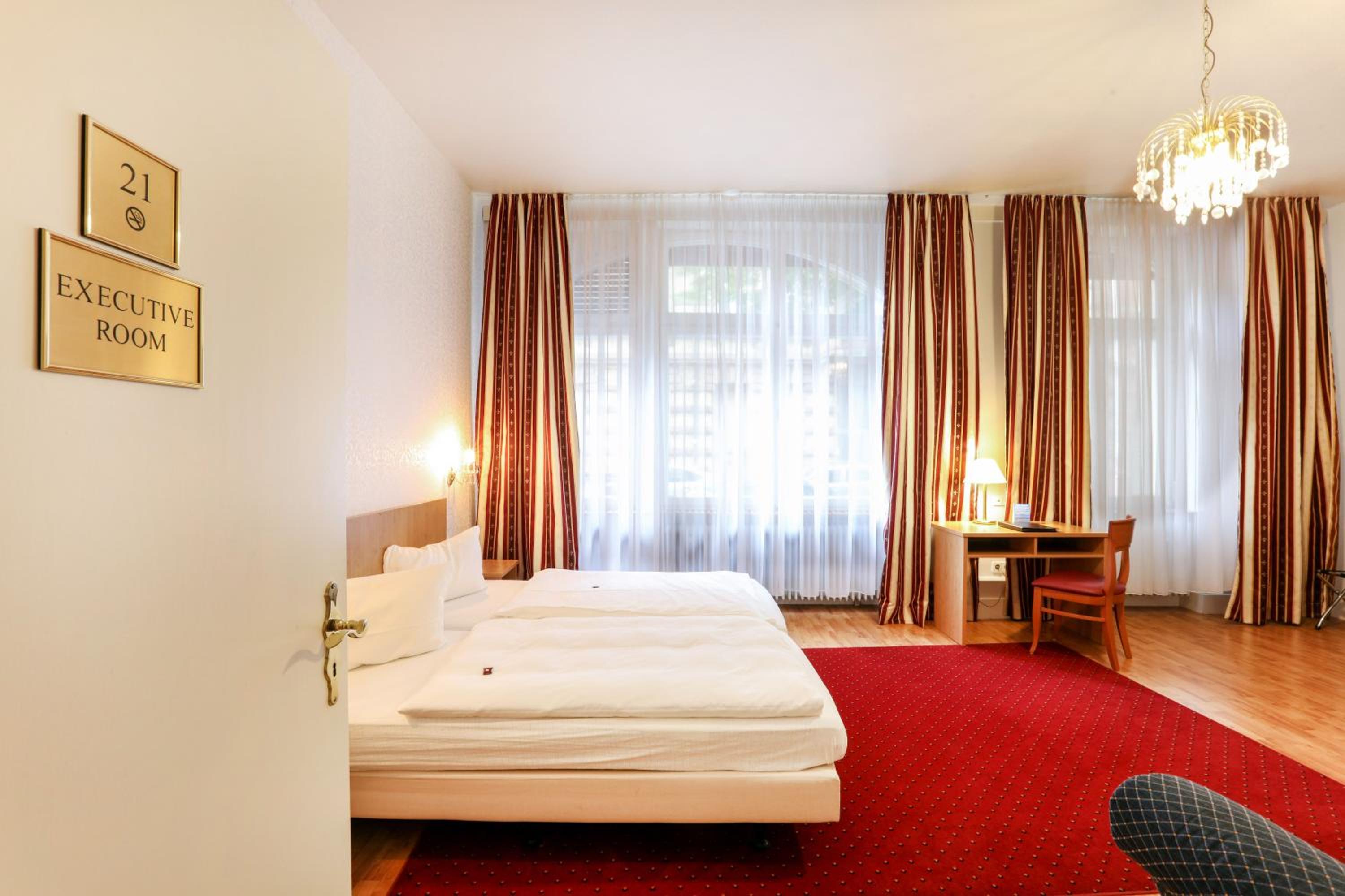Double Room - Photo 13