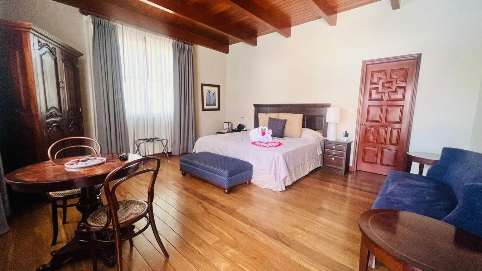 Junior Suite with Pool View photo 3