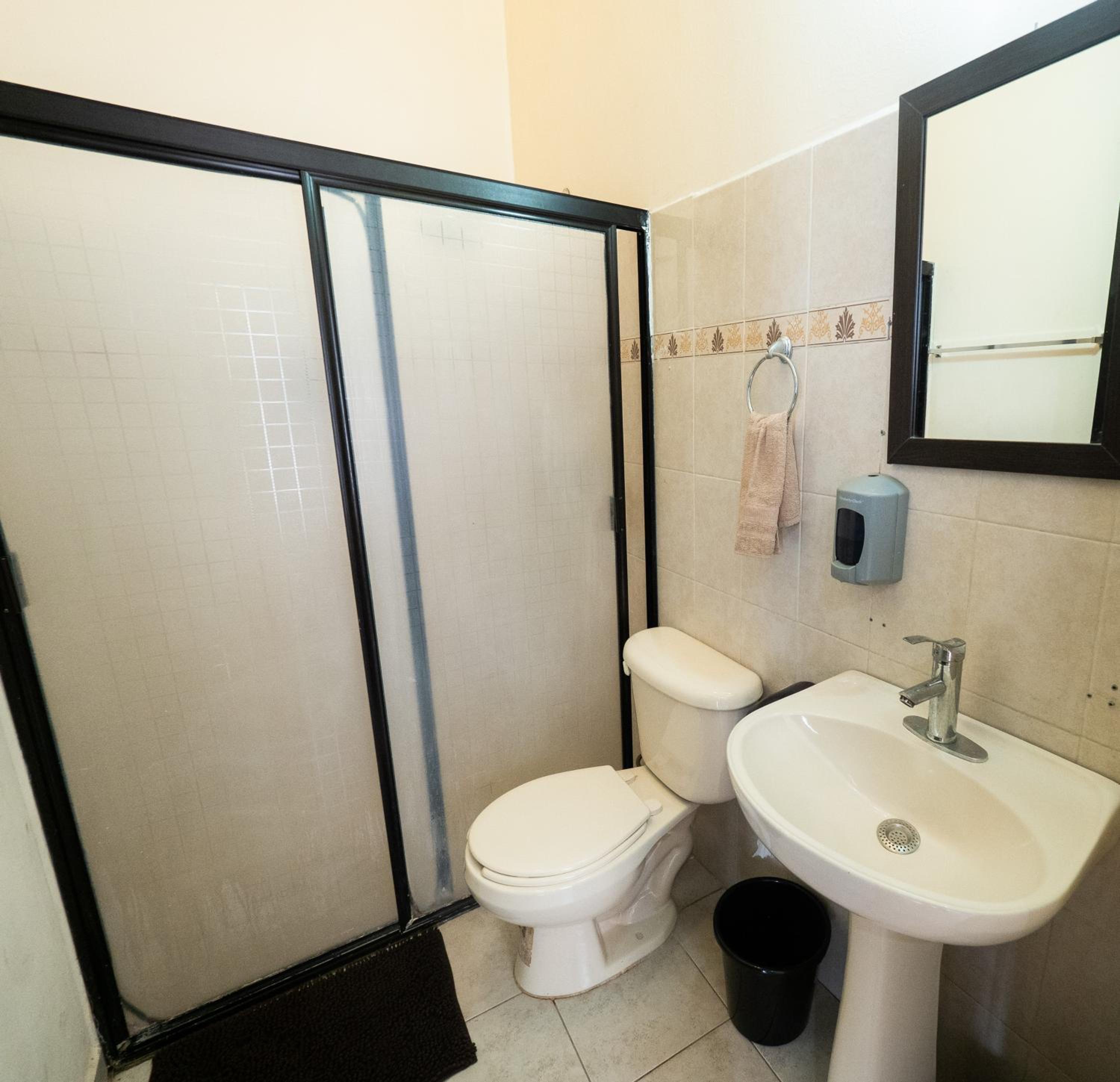 Standard Double Room - Photo 8