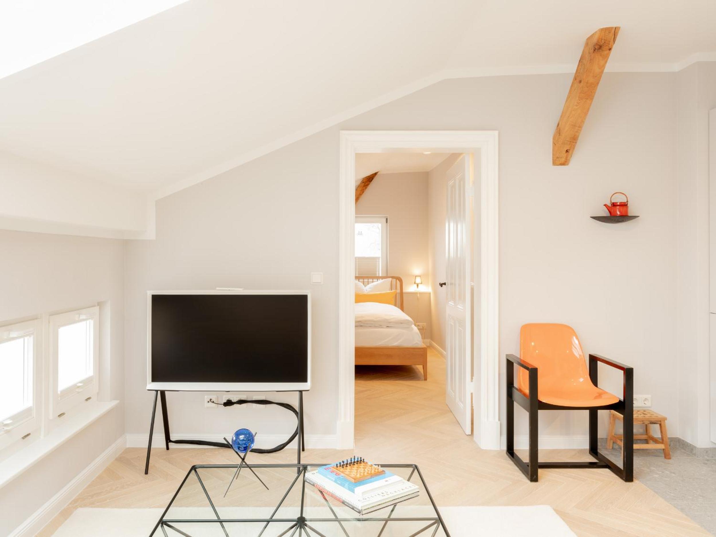 Deluxe Two-Bedroom Apartment - 8