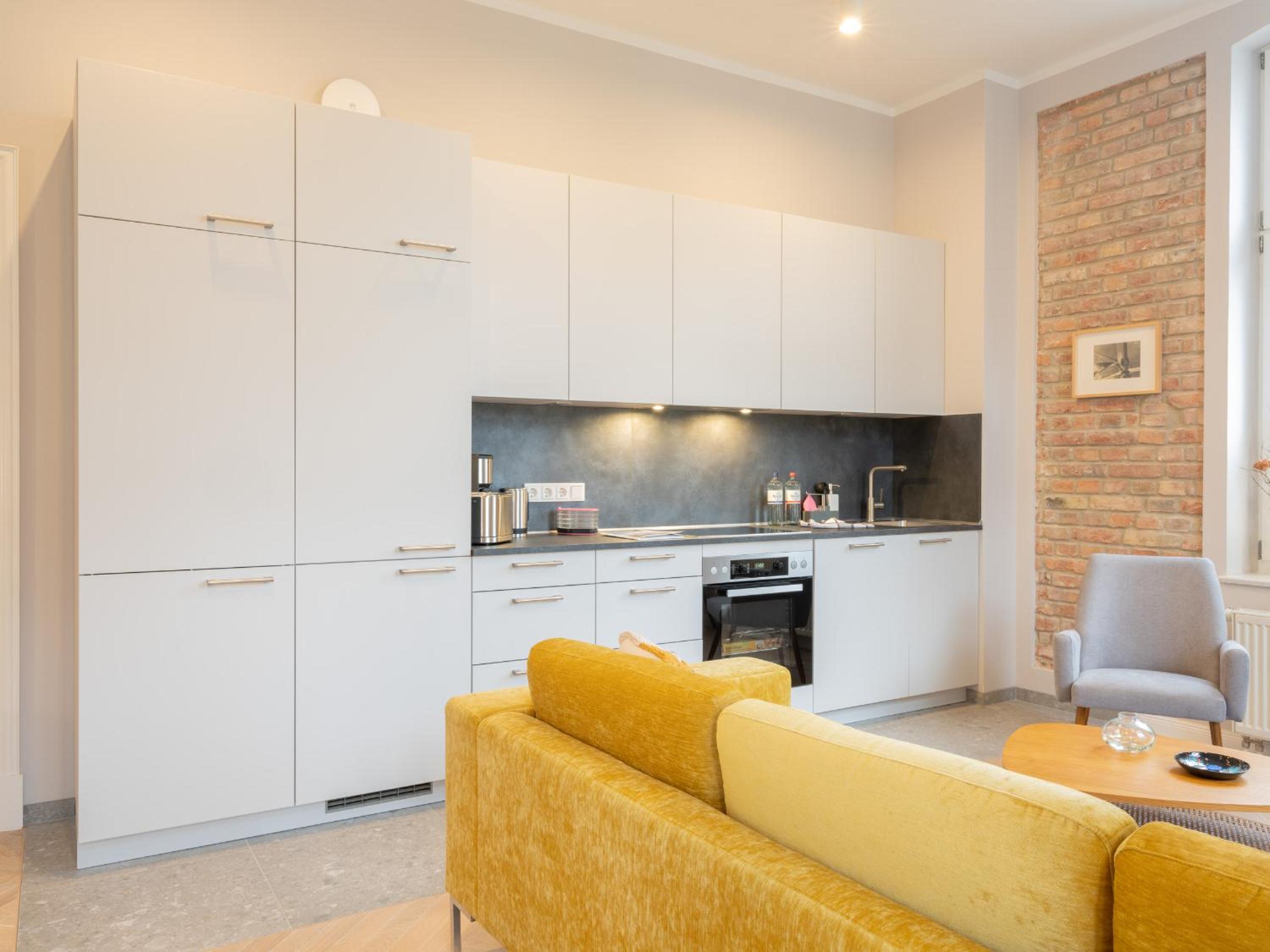 Deluxe Two-Bedroom Apartment with Balcony - 3