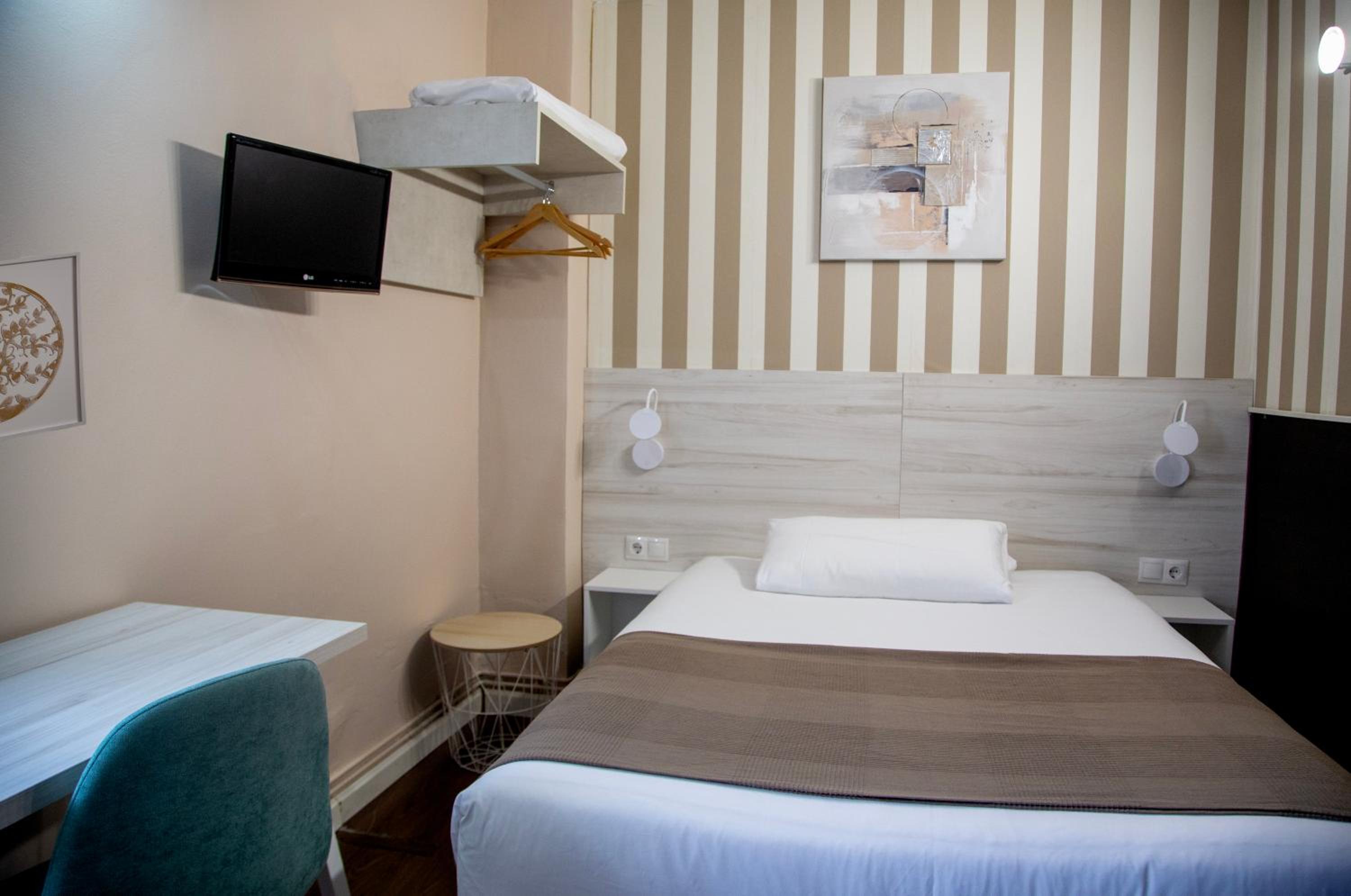 Double or Twin Room photo 3