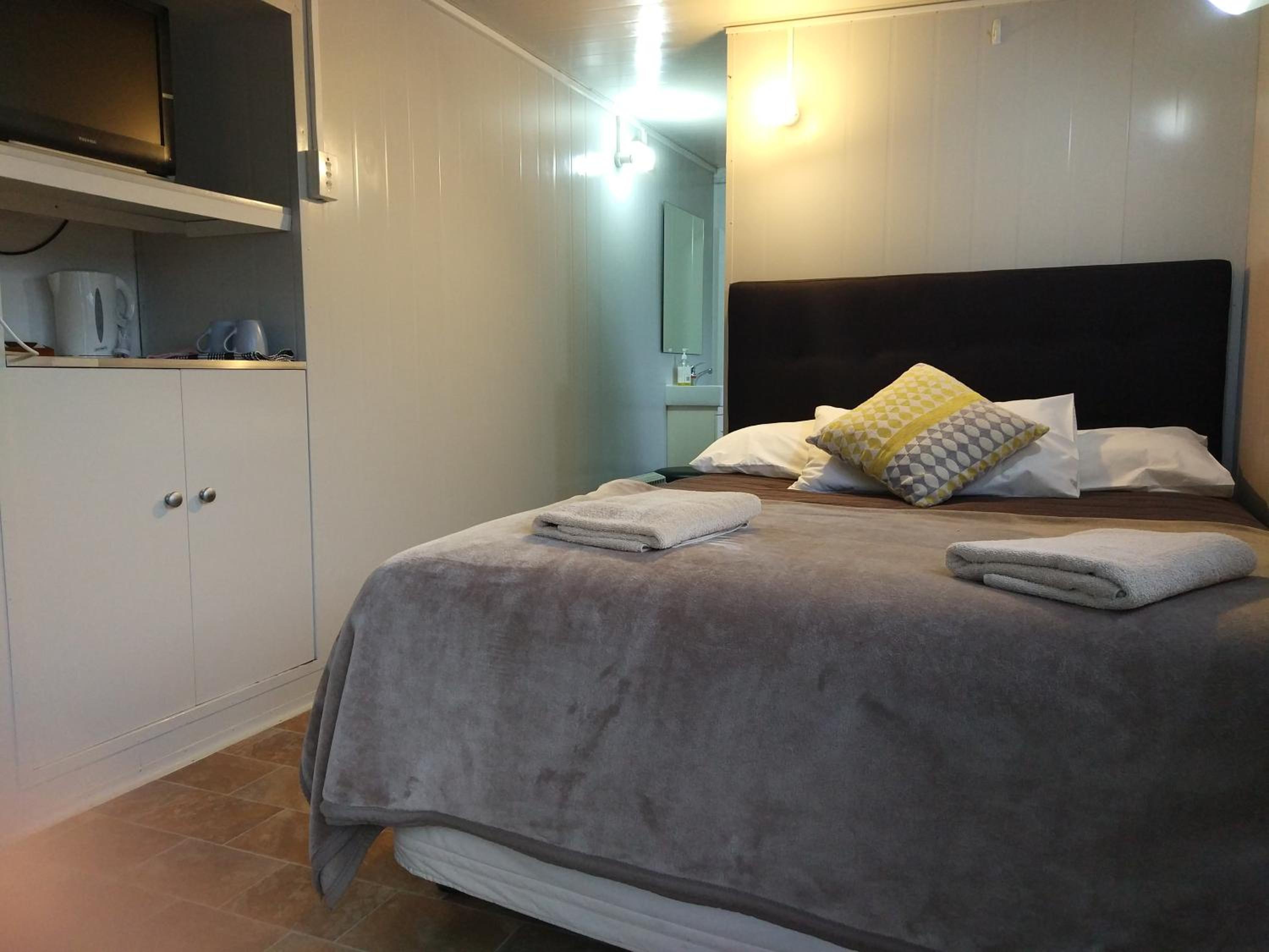Small Cabin with Ensuite and External Shared Kitchen photo 2