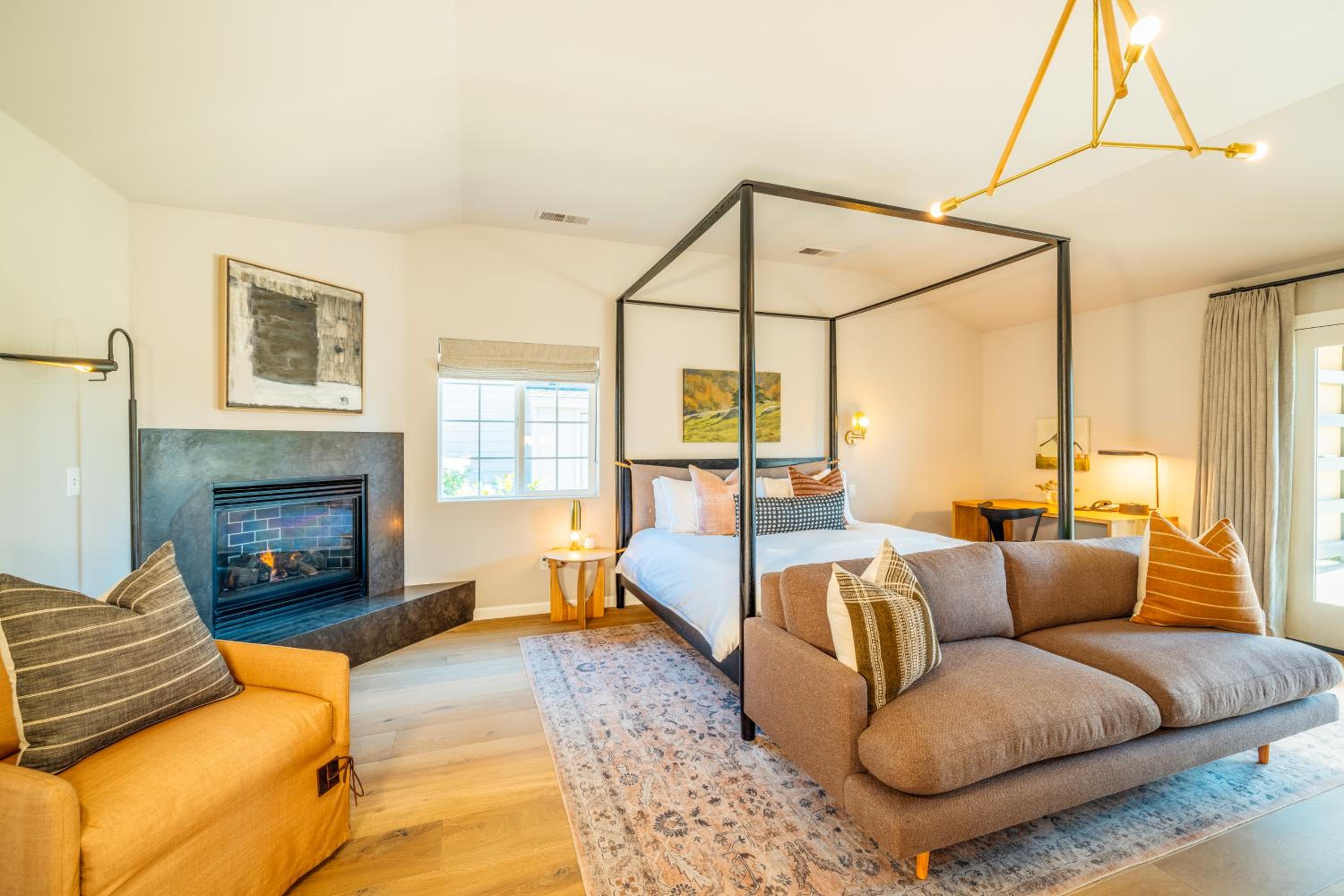 Superior King Suite photo 2
