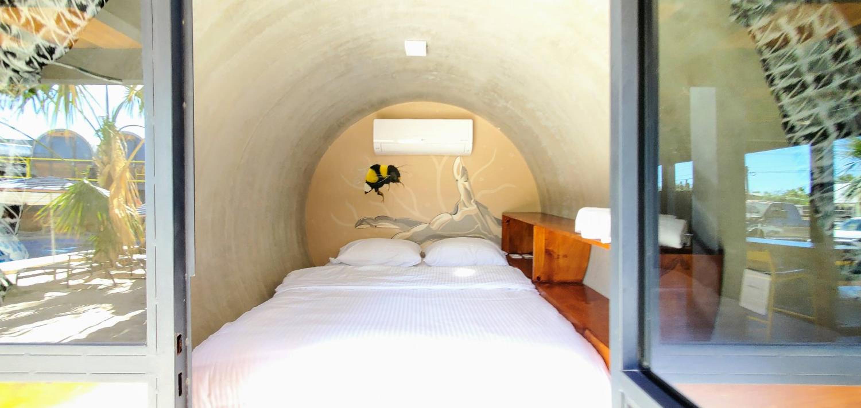 Queen Room with Pool View - Photo 1