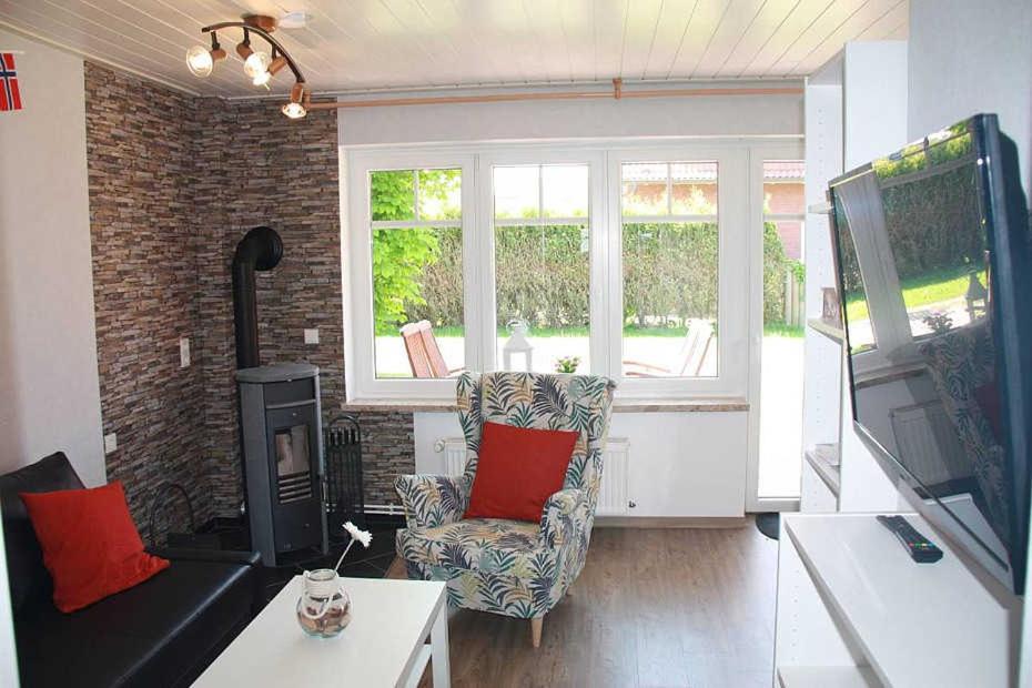 Two-Bedroom Apartment with Shower photo 2
