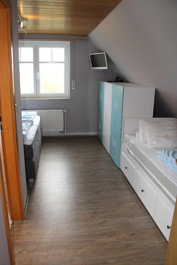 One-Bedroom Apartment with Shower photo 2