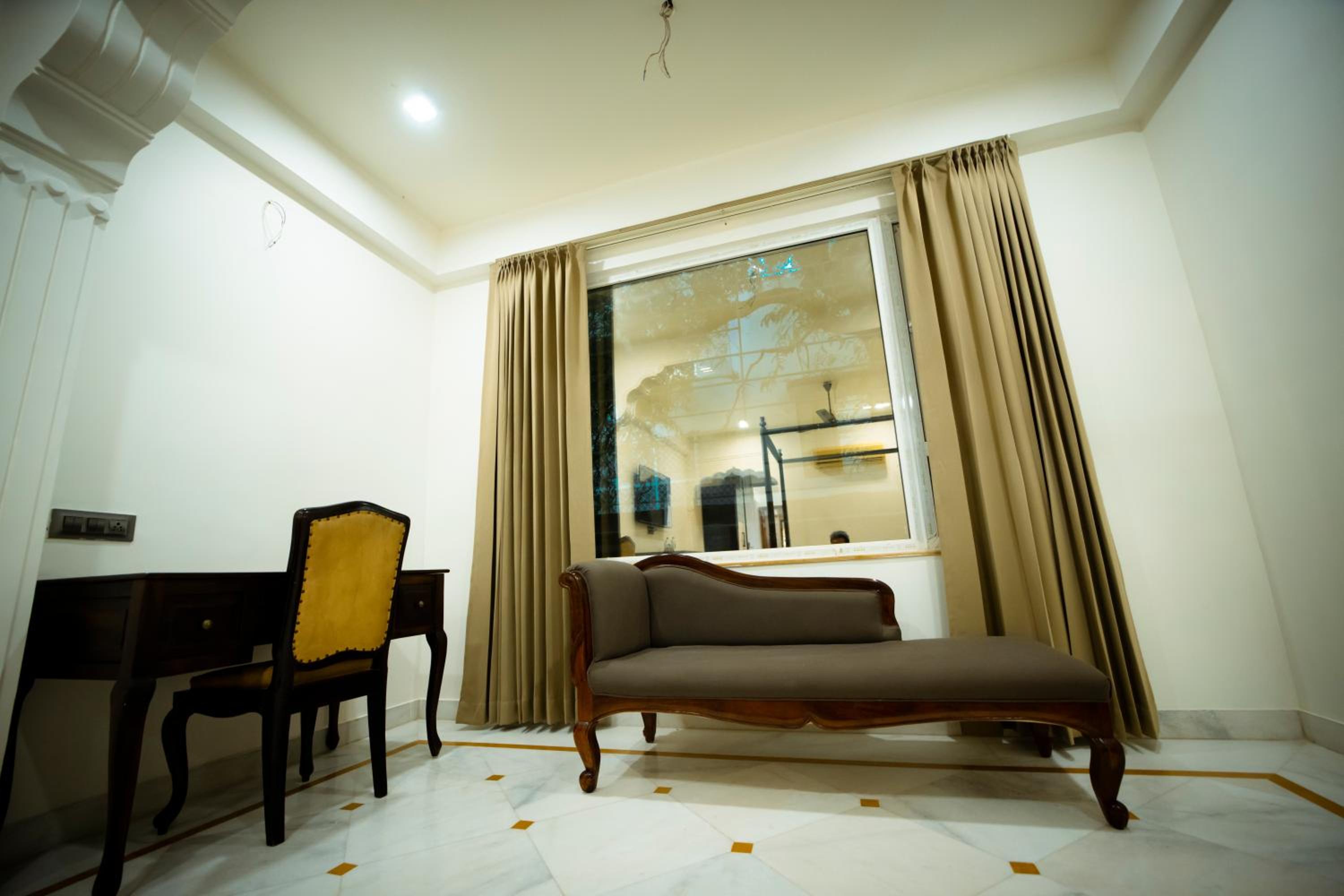 Deluxe Double or Twin Room - Photo 8