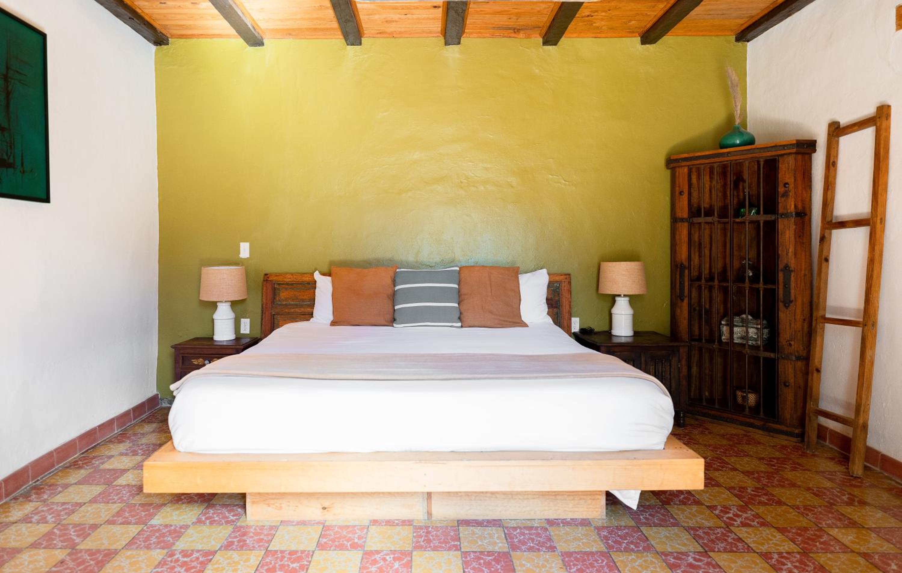 Standard King Room - Photo 2