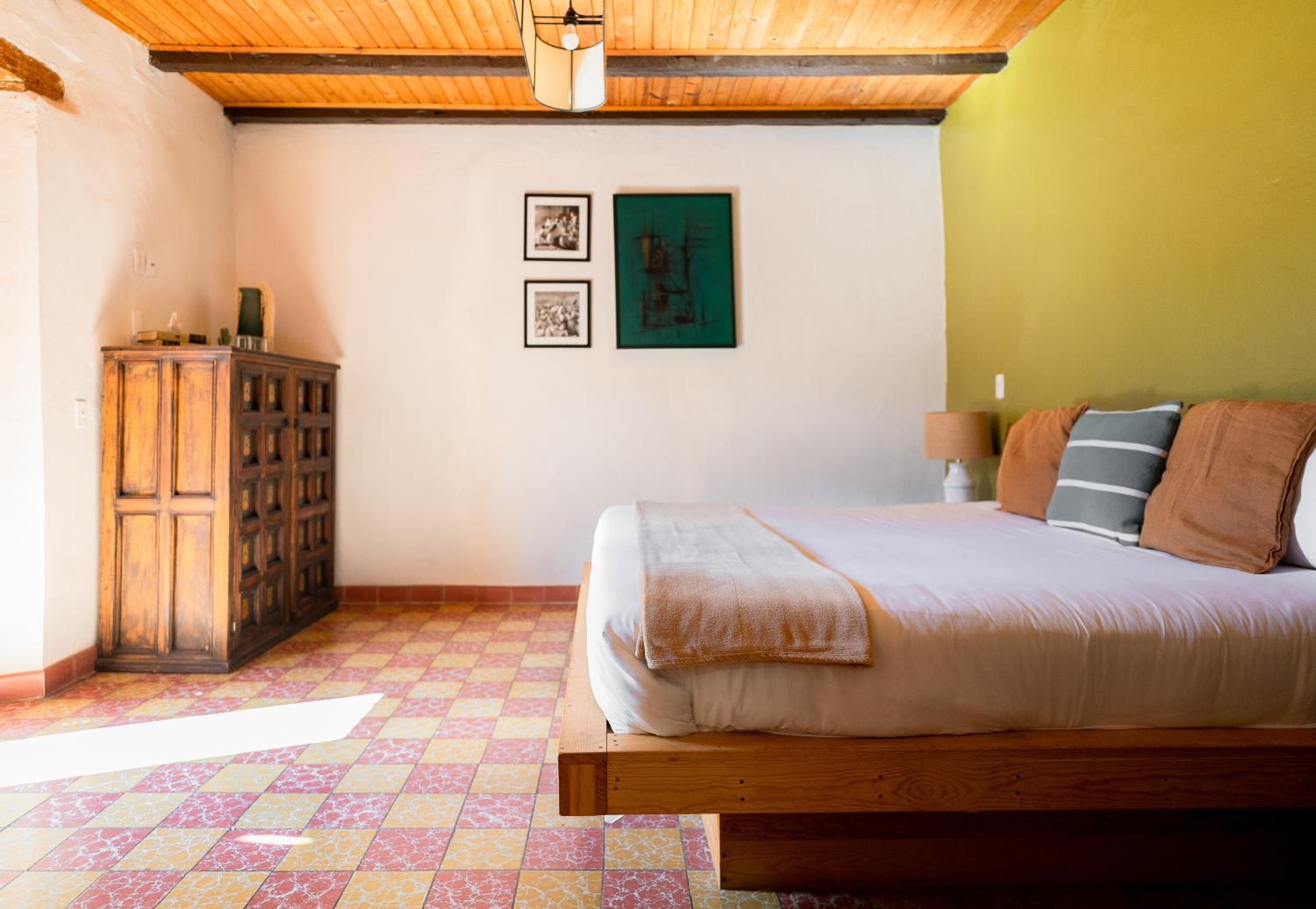 Standard King Room - Photo 5