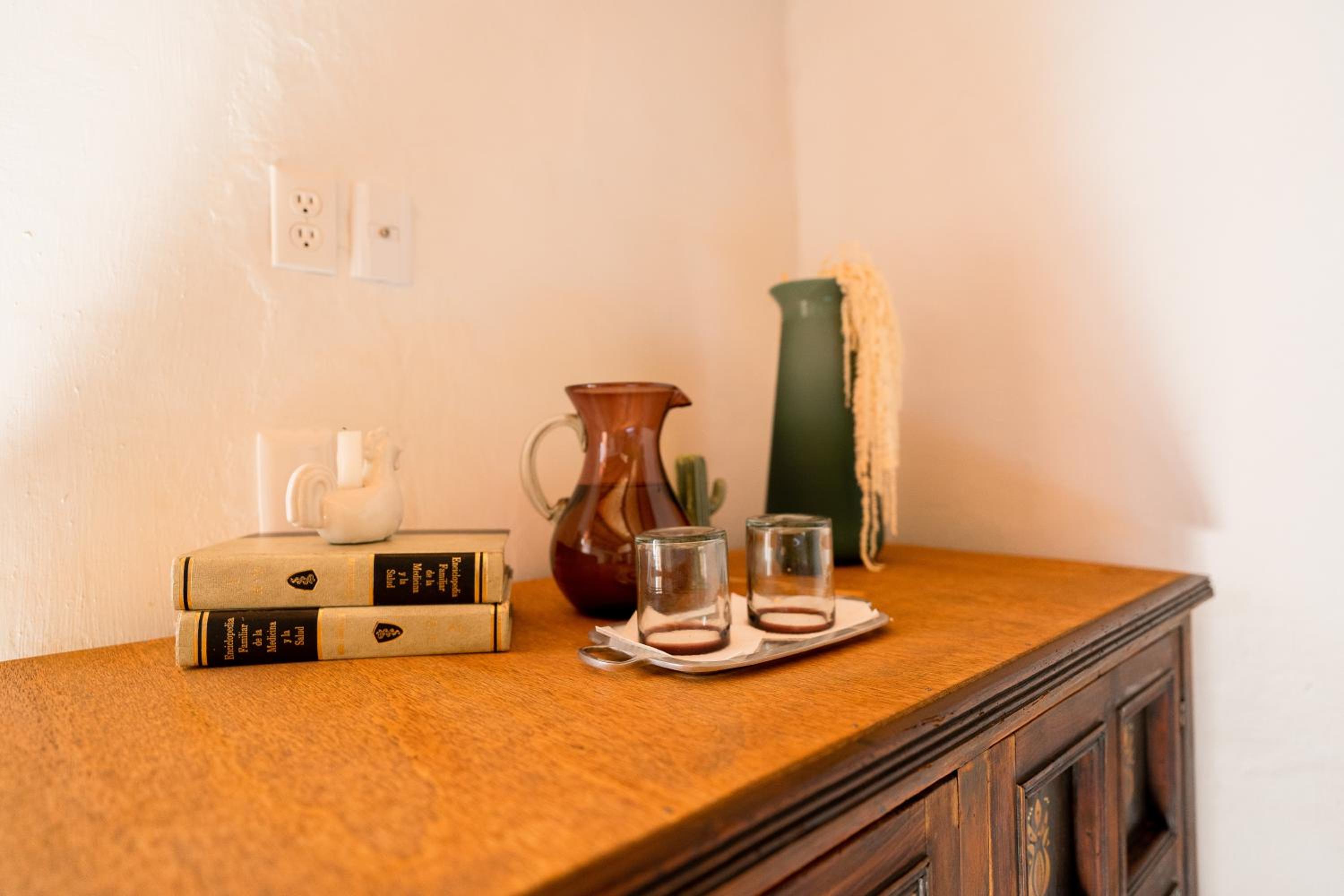 Standard King Room - Photo 6